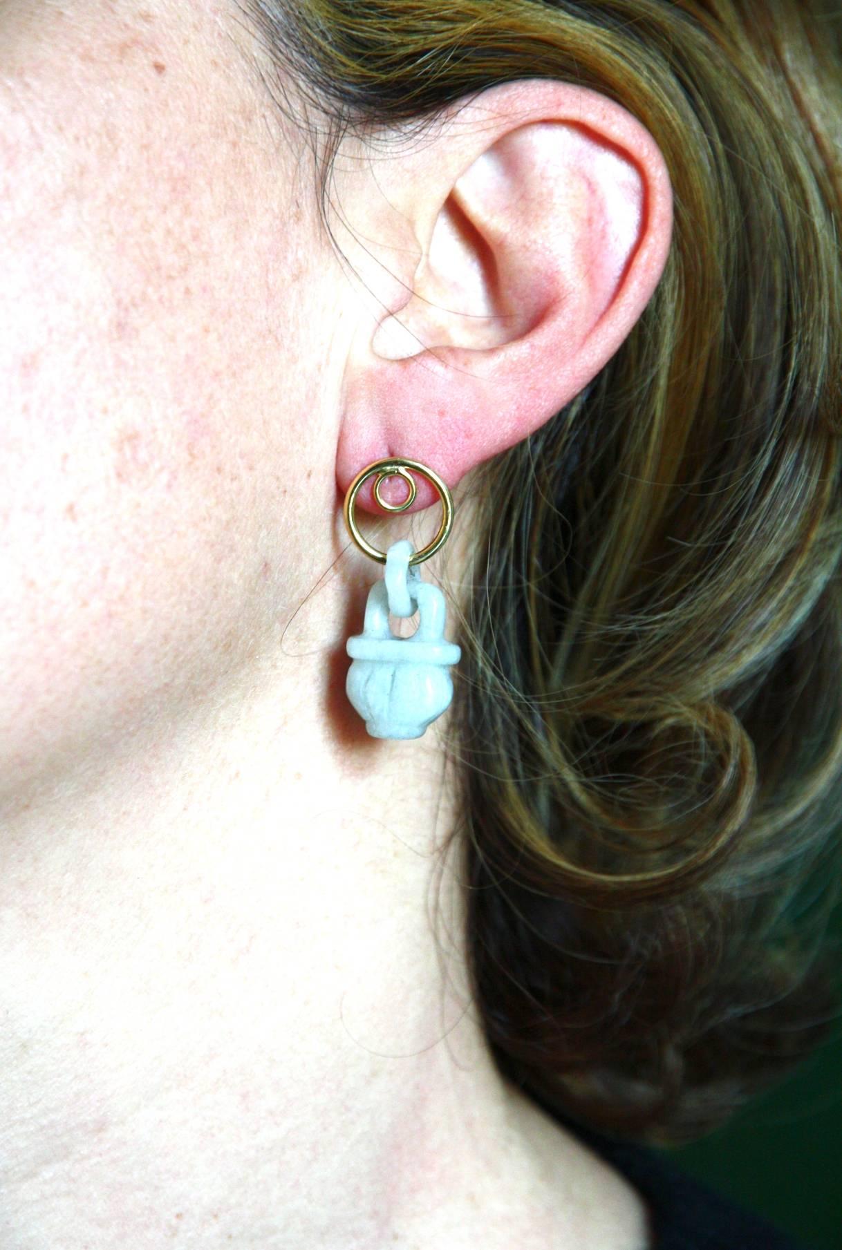 Antique imperial jade earring with little vase carved from one single pieces, gold 18k gr.4,90, weight 9,8gr length 3cm.
All Giulia Colussi jewelry is new and has never been previously owned or worn. Each item will arrive at your door beautifully
