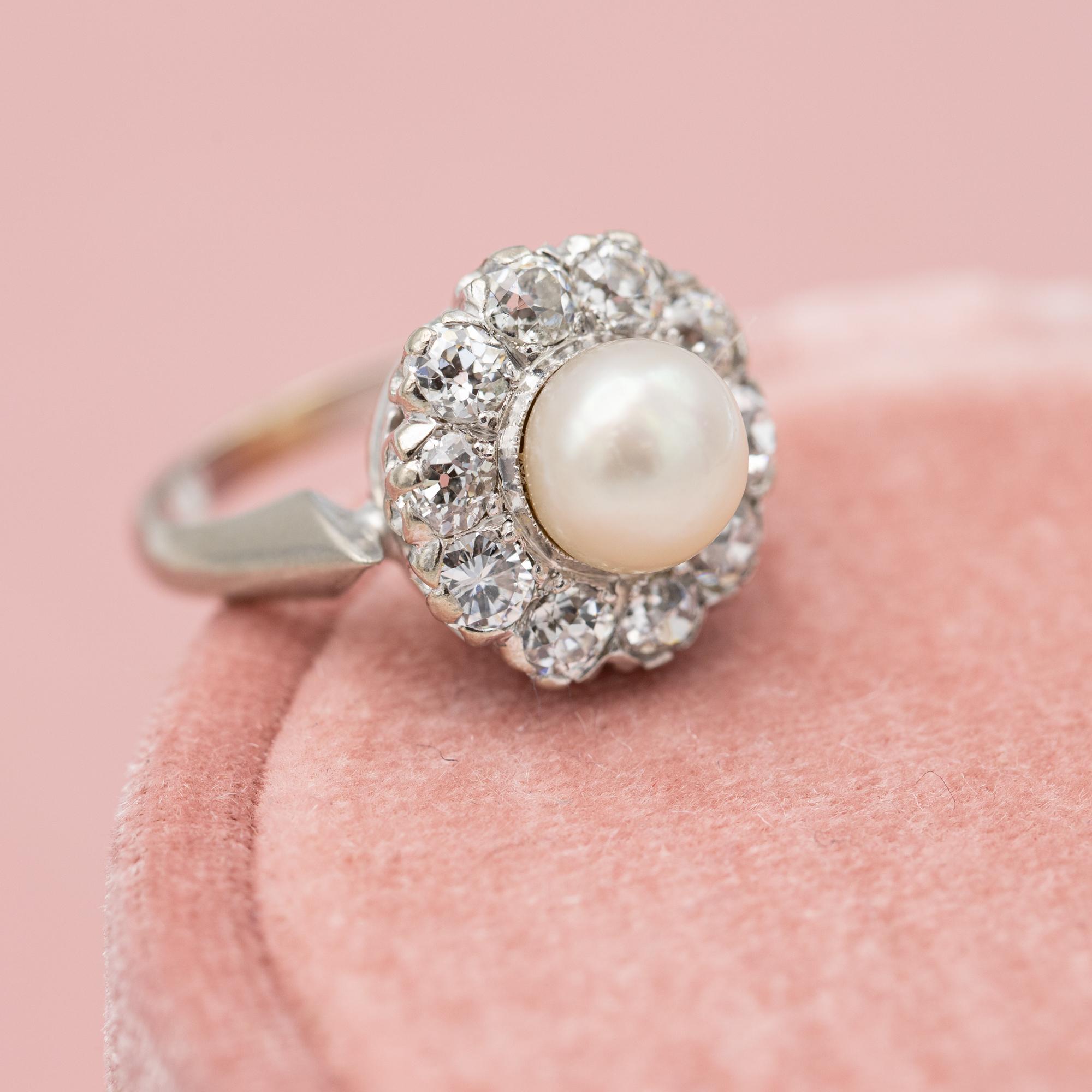 18 karat gold Antique pearl Engagement ring - Edwardian Old miner cut diamonds In Good Condition In Antwerp, BE