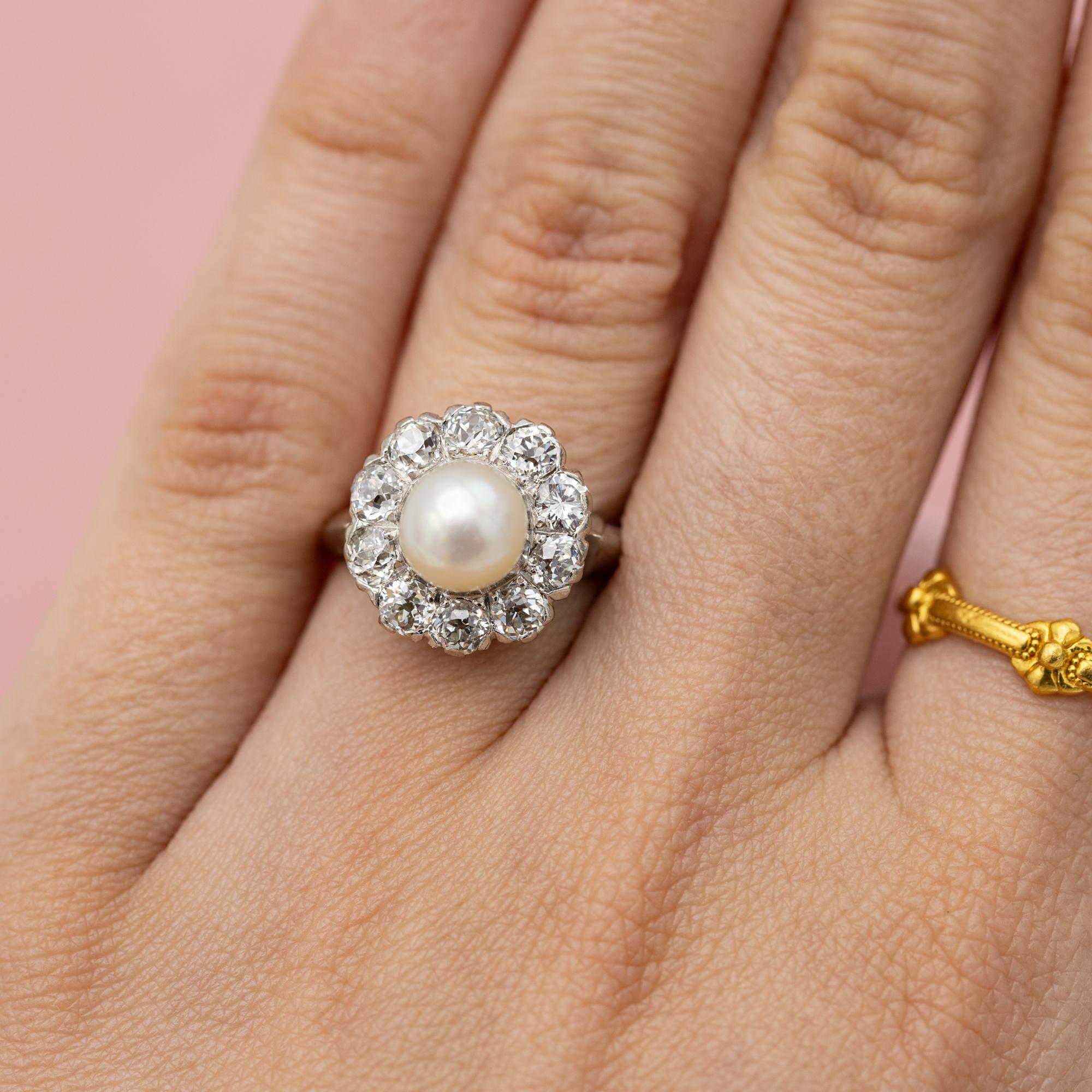 Women's or Men's 18 karat gold Antique pearl Engagement ring - Edwardian Old miner cut diamonds