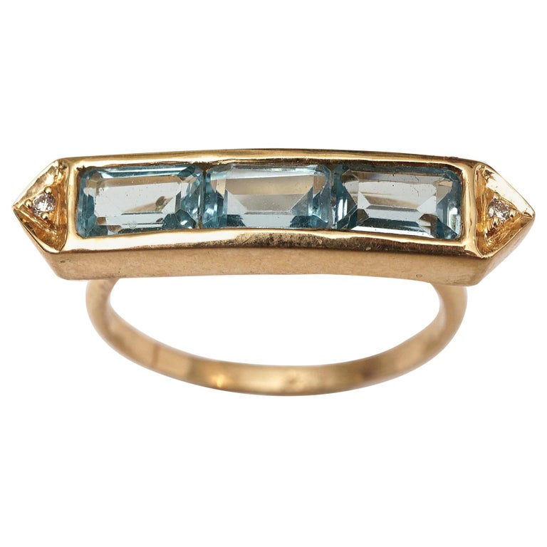 18 Karat Gold, Aquamarine and Diamond Ring For Sale at 1stDibs
