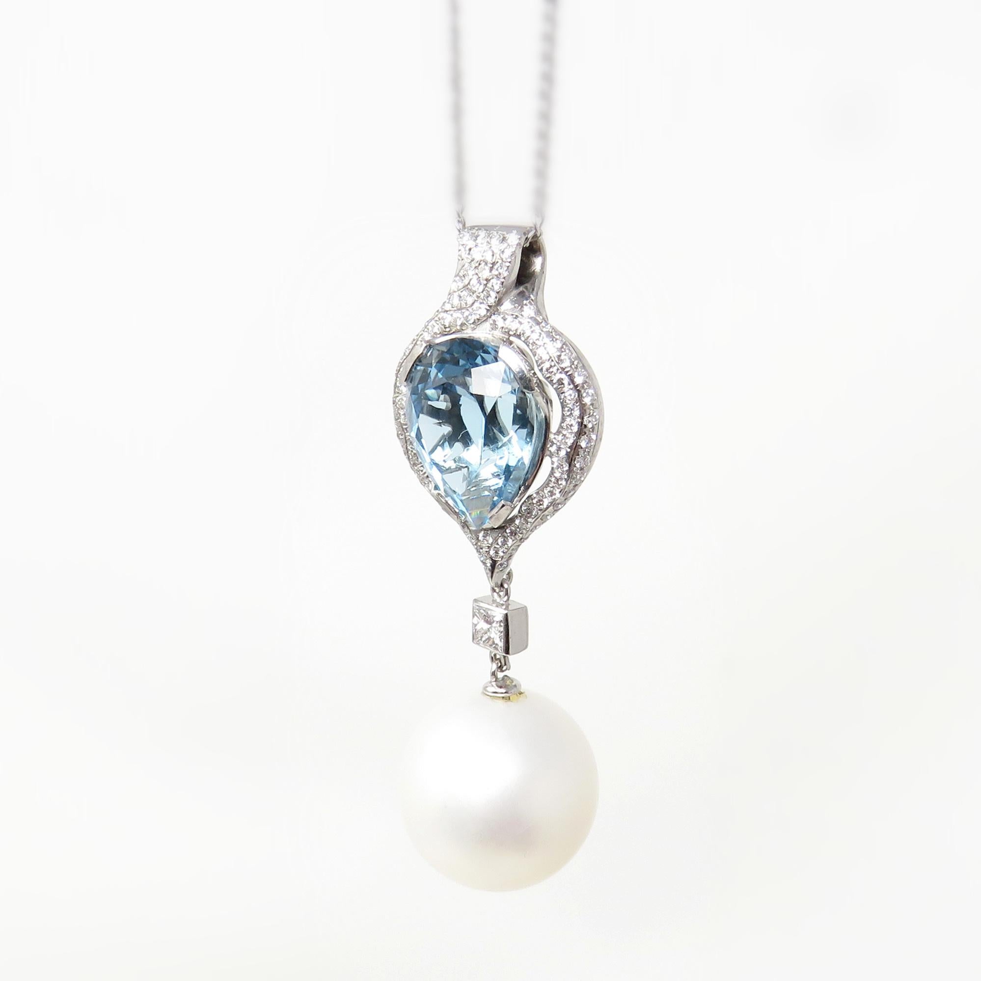Contemporary 18 Karat Gold Aquamarine South Sea Pearl VS Diamond Necklace Pendant
