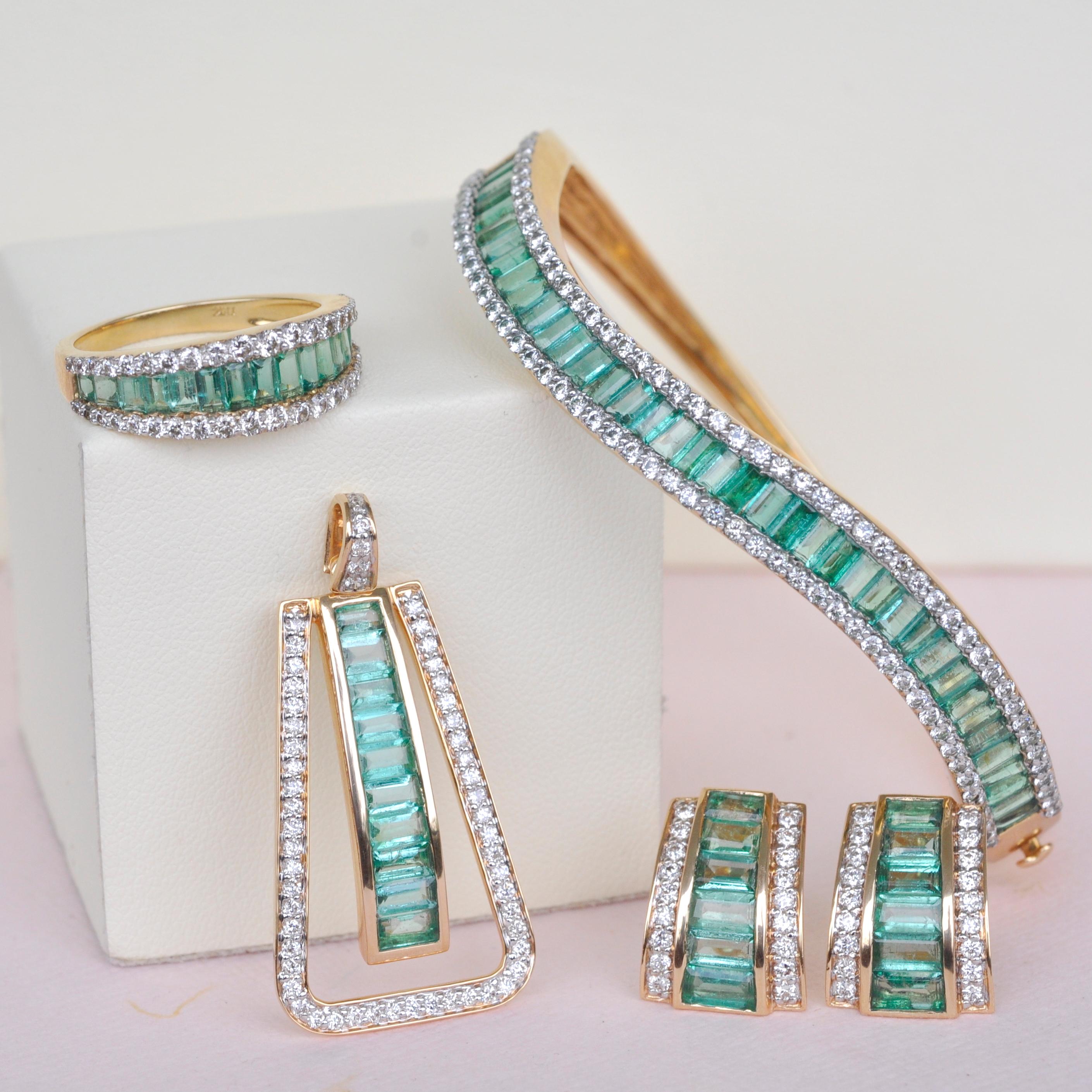 18 Karat Gold Art Deco Mint Green Emerald Baguette Diamond Stud Earrings 8