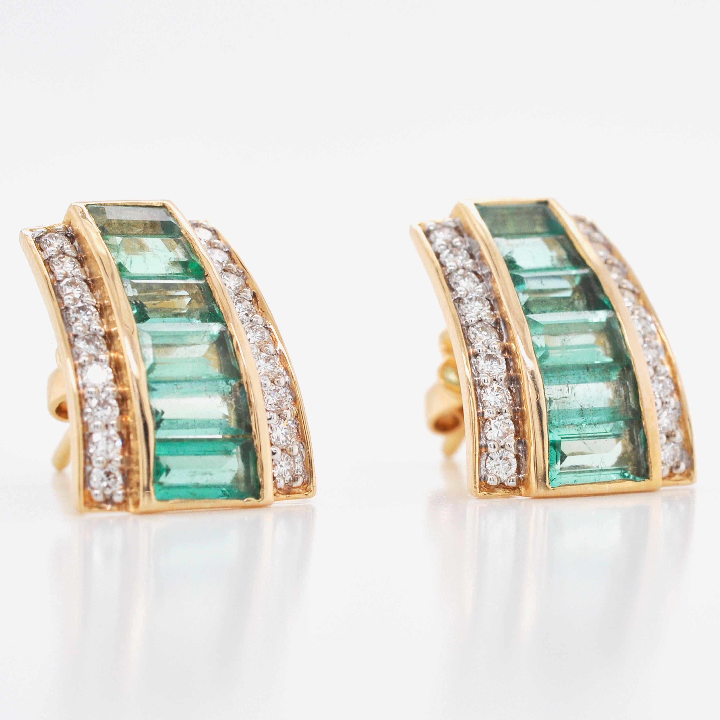 Baguette Cut 18 Karat Gold Art Deco Mint Green Emerald Baguette Diamond Stud Earrings
