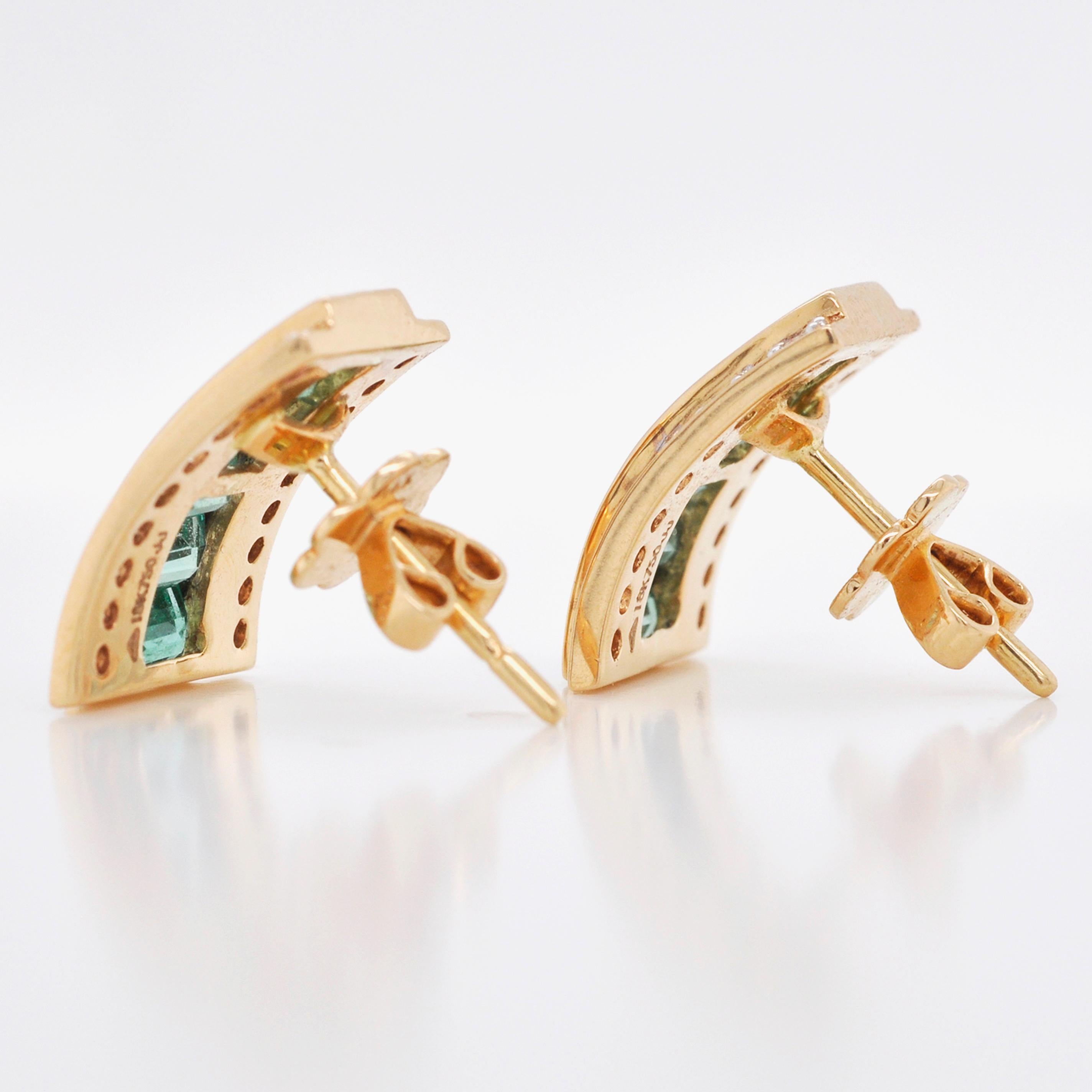 Women's 18 Karat Gold Art Deco Mint Green Emerald Baguette Diamond Stud Earrings