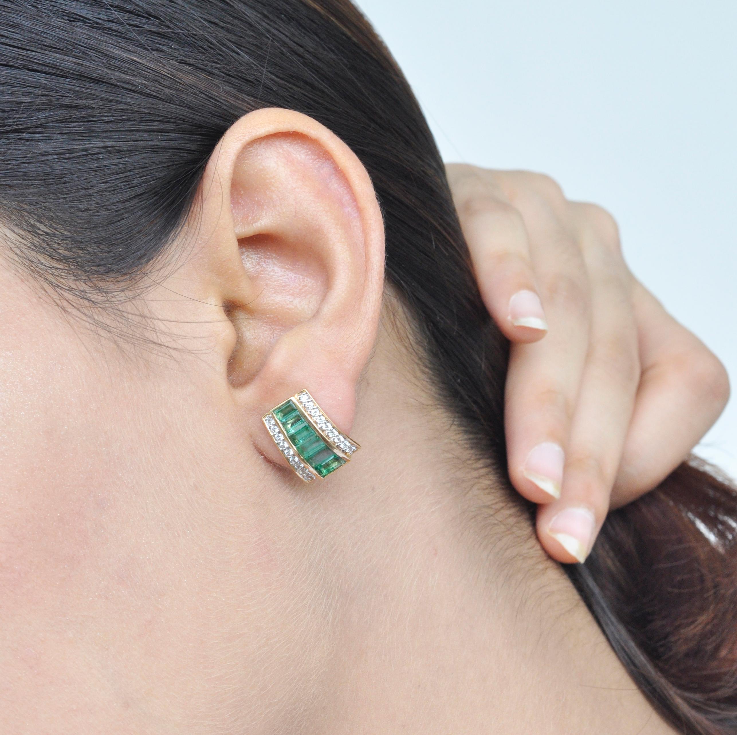 18 Karat Gold Art Deco Mint Green Emerald Baguette Diamond Stud Earrings 2