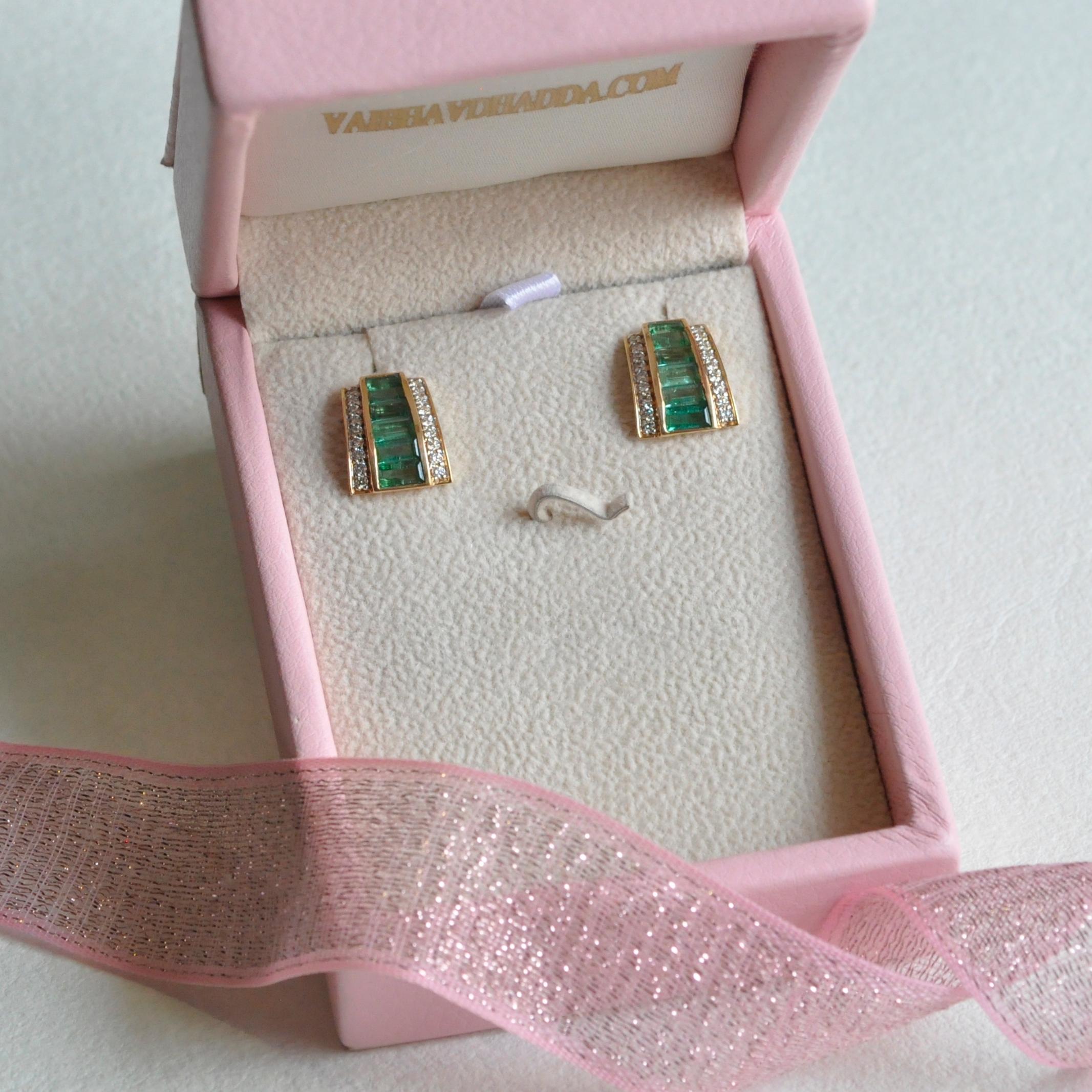 18 Karat Gold Art Deco Mint Green Emerald Baguette Diamond Stud Earrings 4