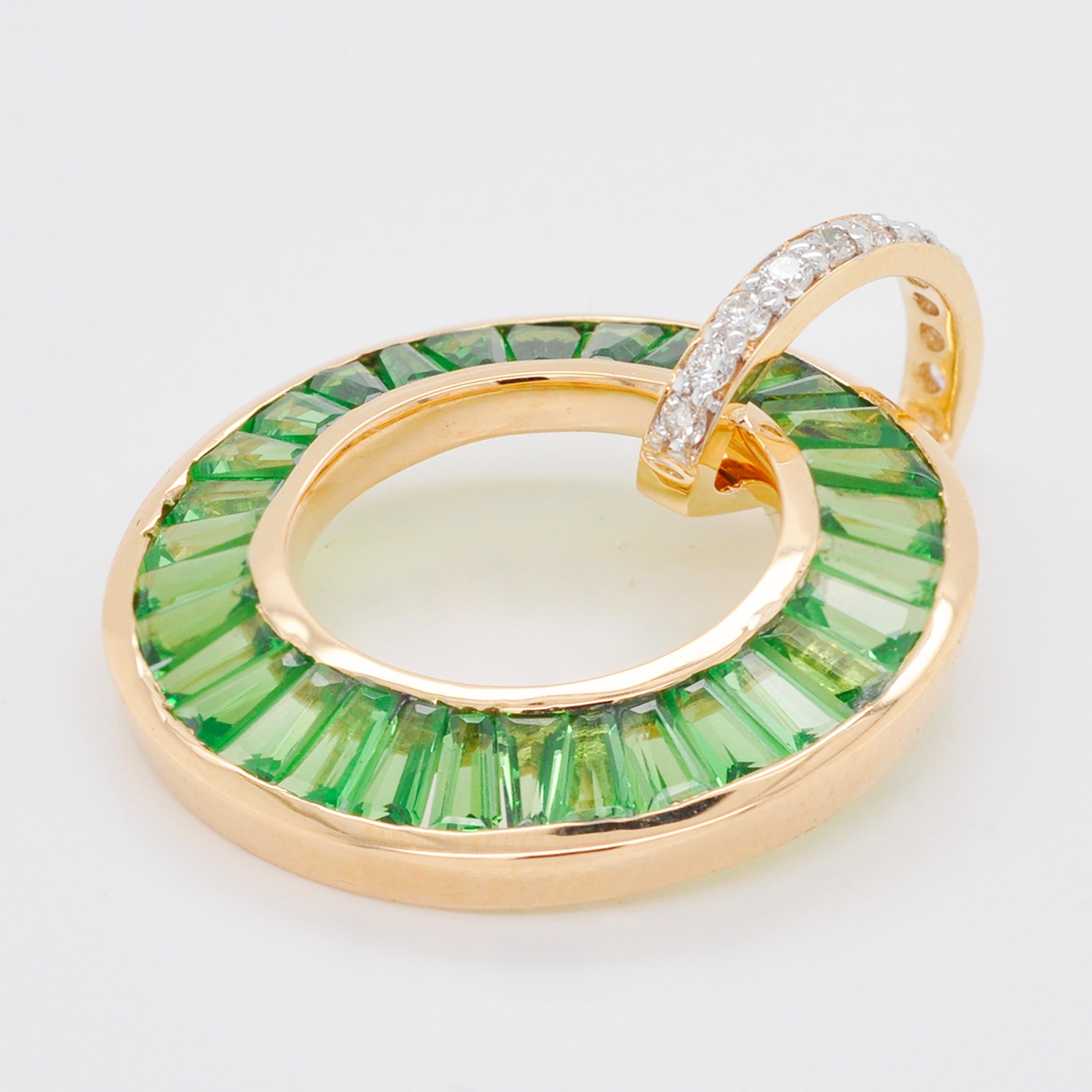18 Karat Gold Art Deco Style Tsavorite Garnet Baguettes Diamond Circular Pendant For Sale 2