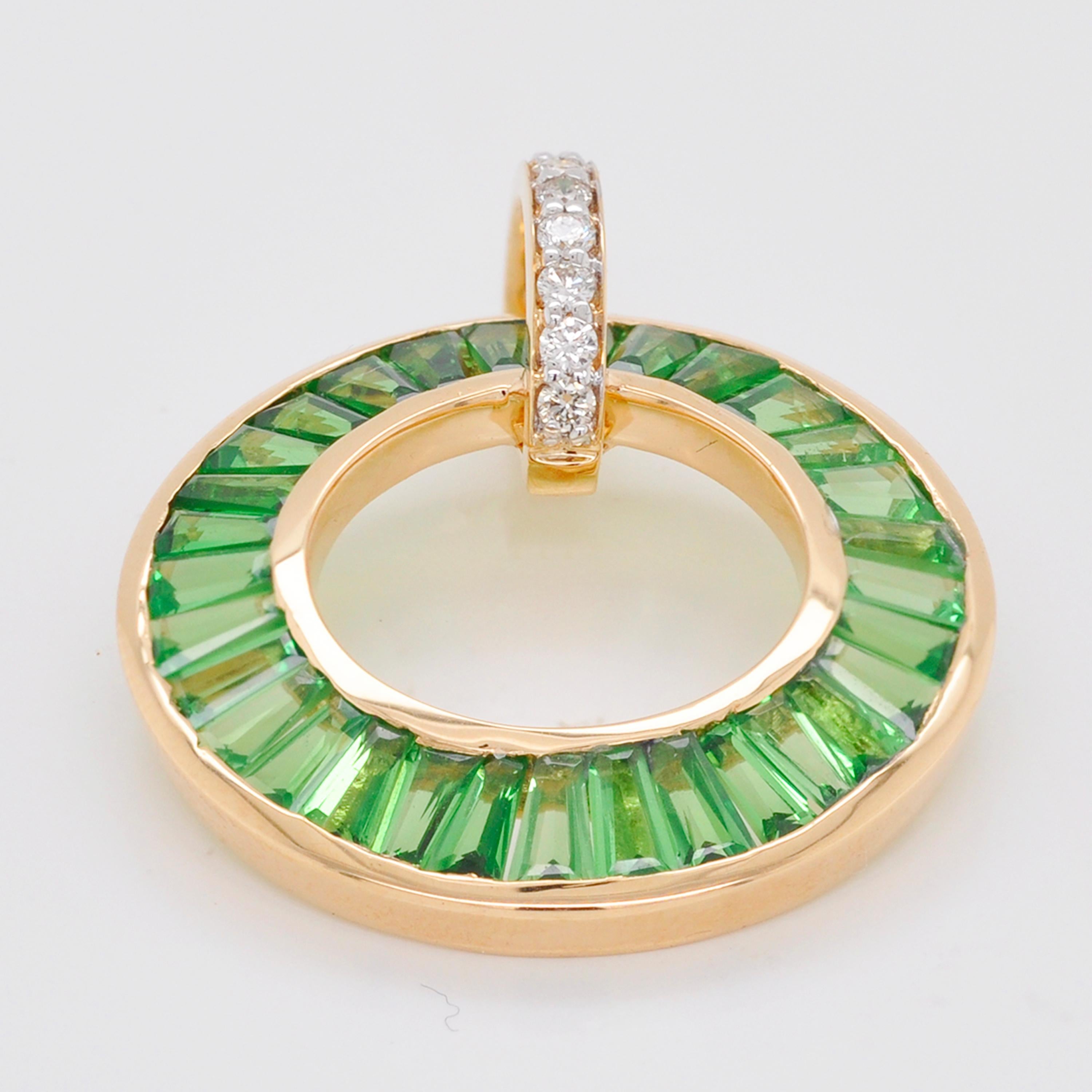 18 Karat Gold Art Deco Style Tsavorite Garnet Baguettes Diamond Circular Pendant For Sale 4