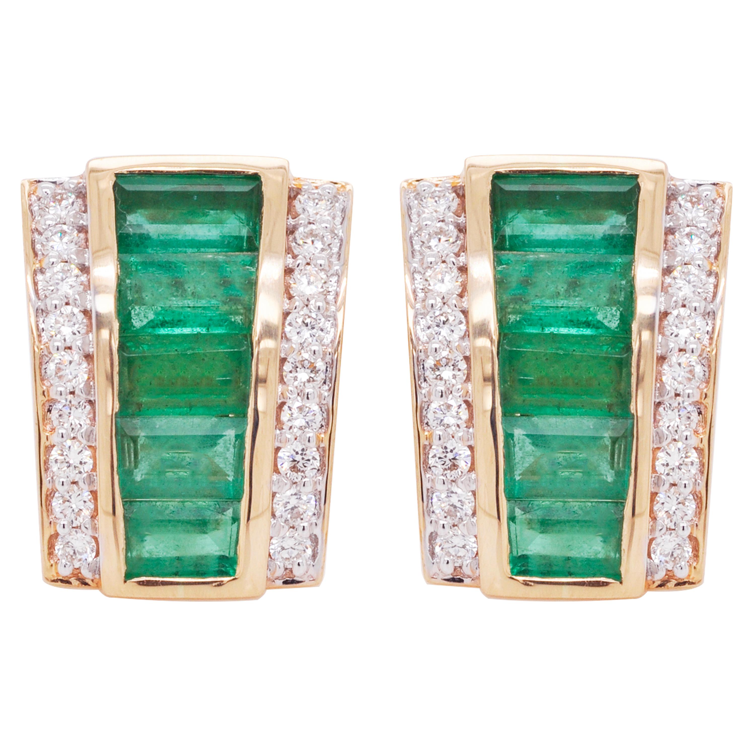 18 Karat Yellow Gold 2.91 Carat Emerald Baguette Diamond Cluster Stud Earrings