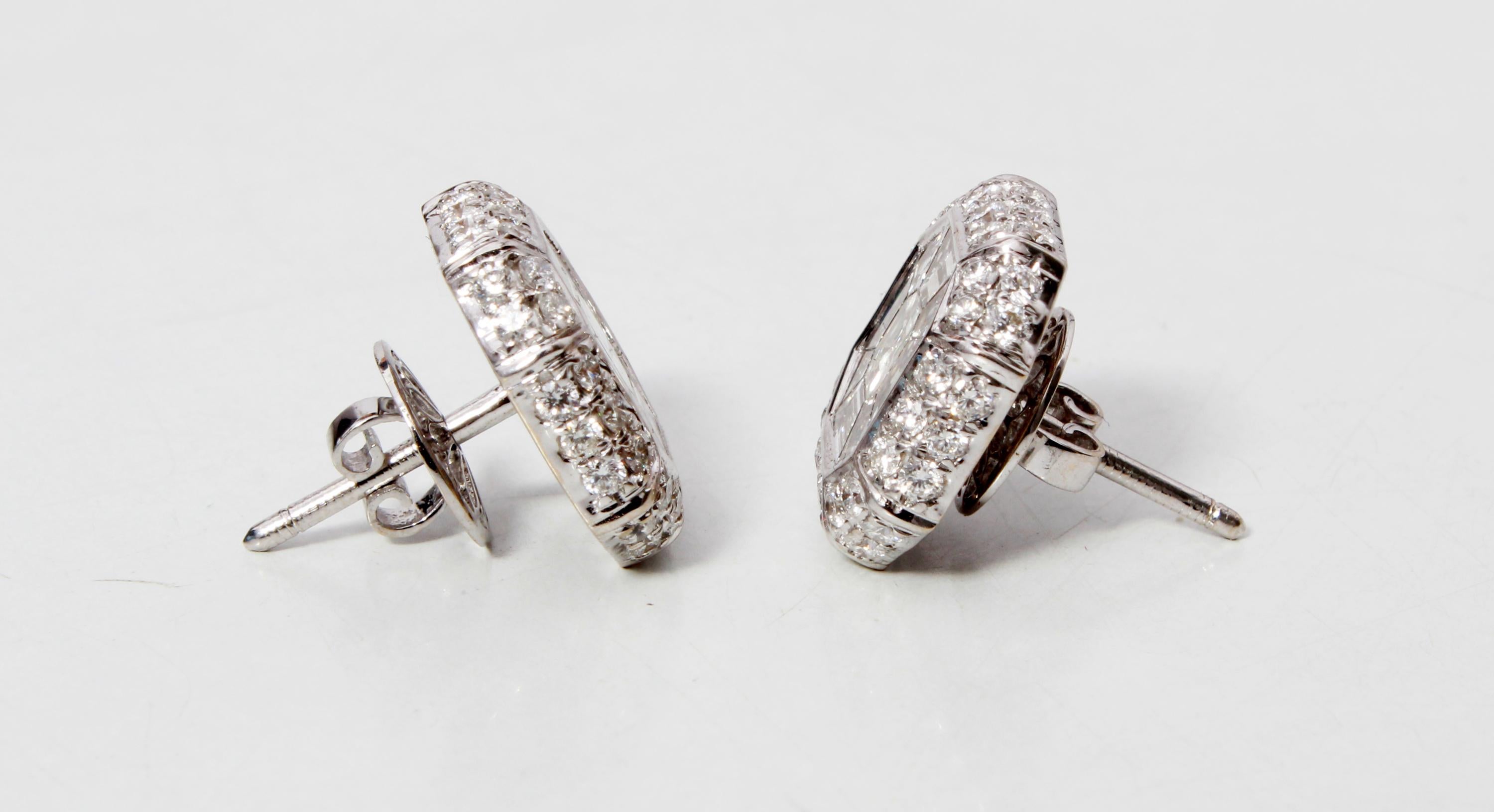 Modern 18K White Gold Asscher Cut Diamond Earrings For Sale
