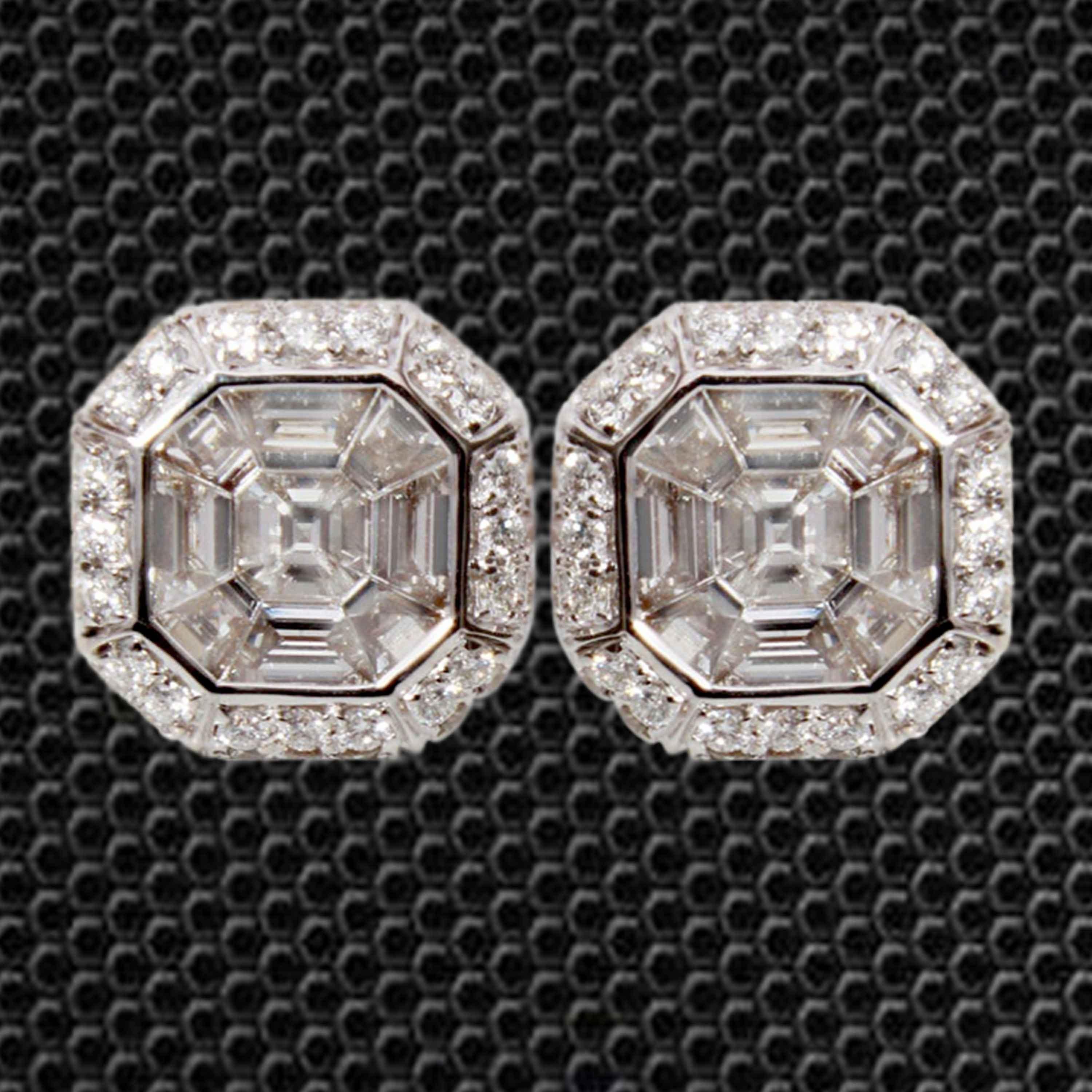 18K White Gold Asscher Cut Diamond Earrings In New Condition For Sale In New York, NY