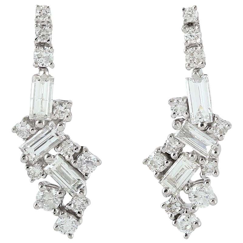 18 Karat Gold Baguette Diamond Stud Earrings For Sale at 1stDibs