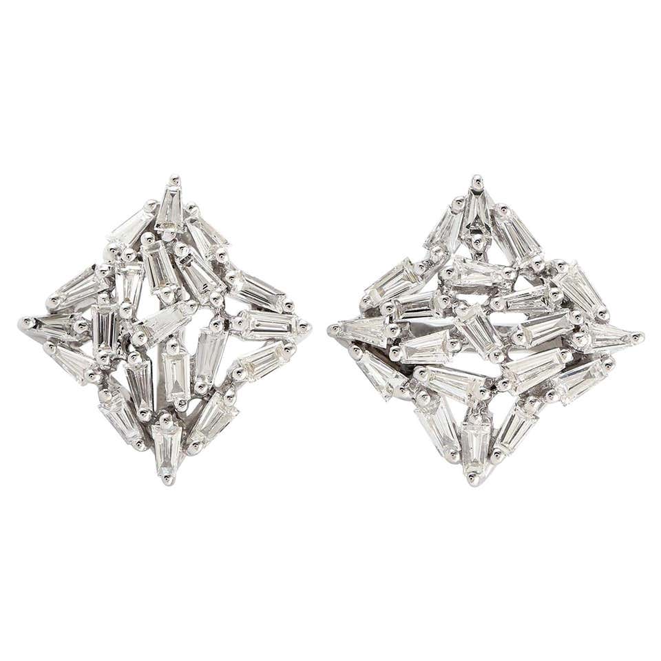 18 Karat Gold Diamond Baguette Stud Earrings For Sale at 1stDibs