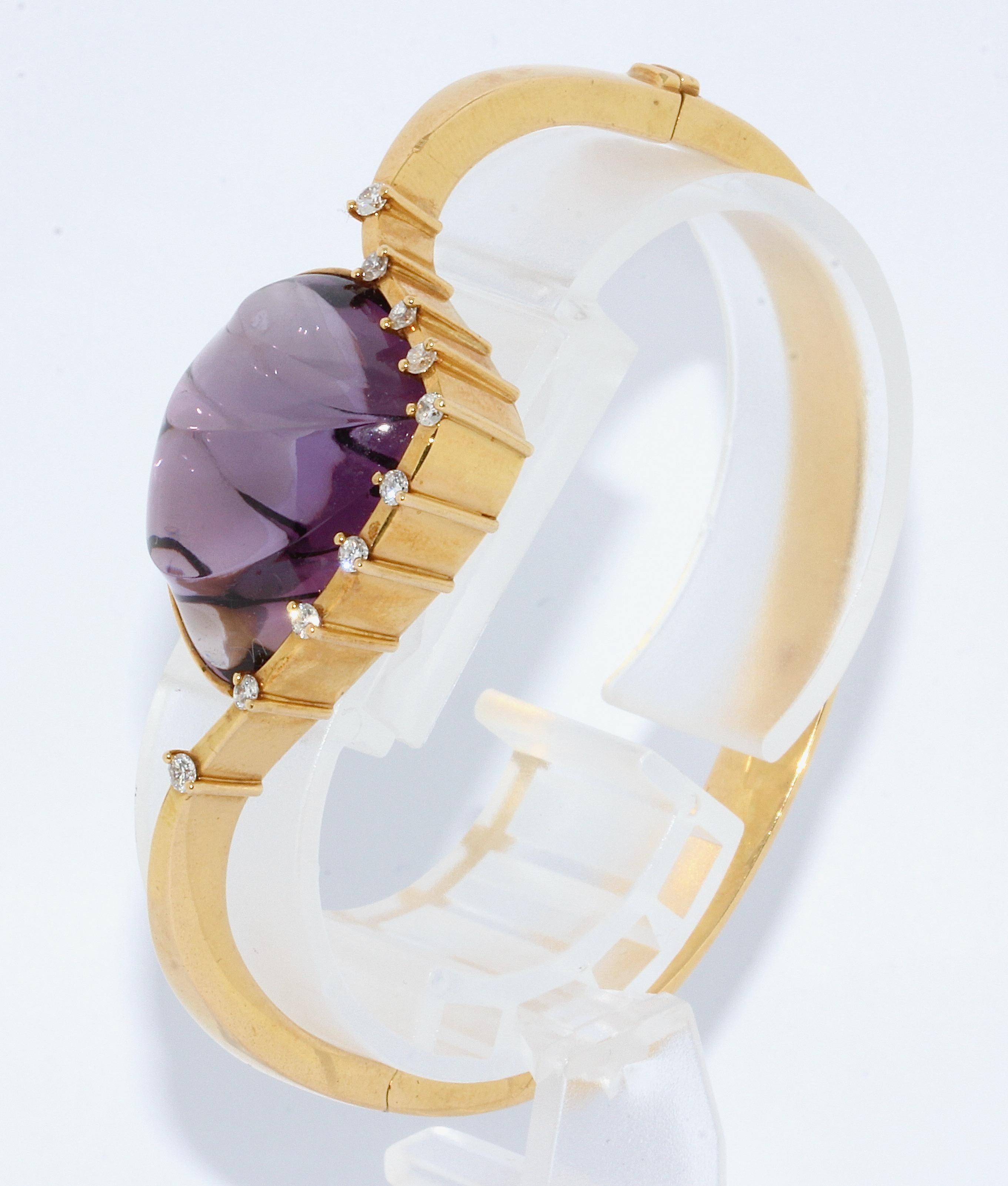 Round Cut 18 Karat Gold Bangle, Bracelet, Set with Large Amethyst and Diamonds. Cadeaux. For Sale