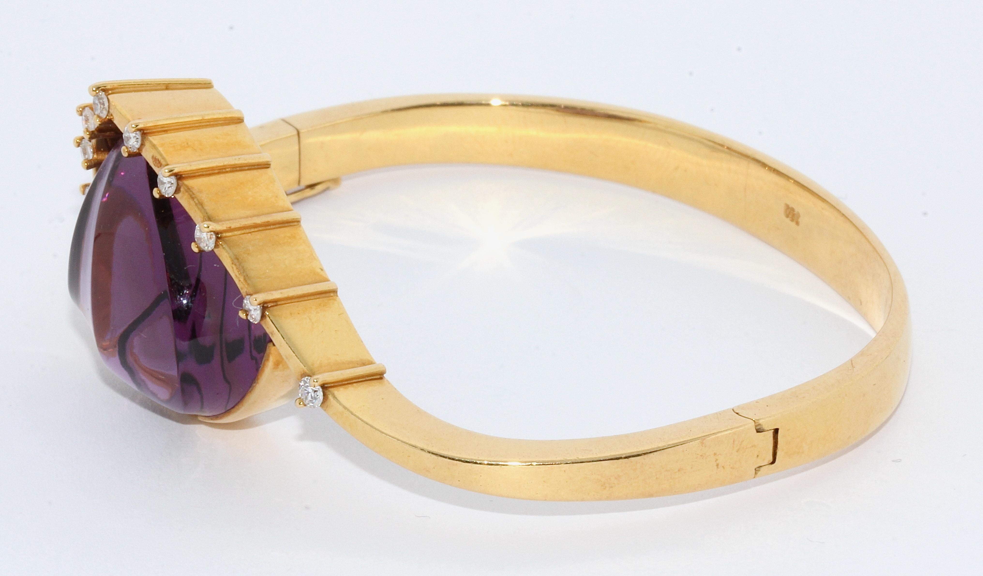 Women's 18 Karat Gold Bangle, Bracelet, Set with Large Amethyst and Diamonds. Cadeaux. For Sale