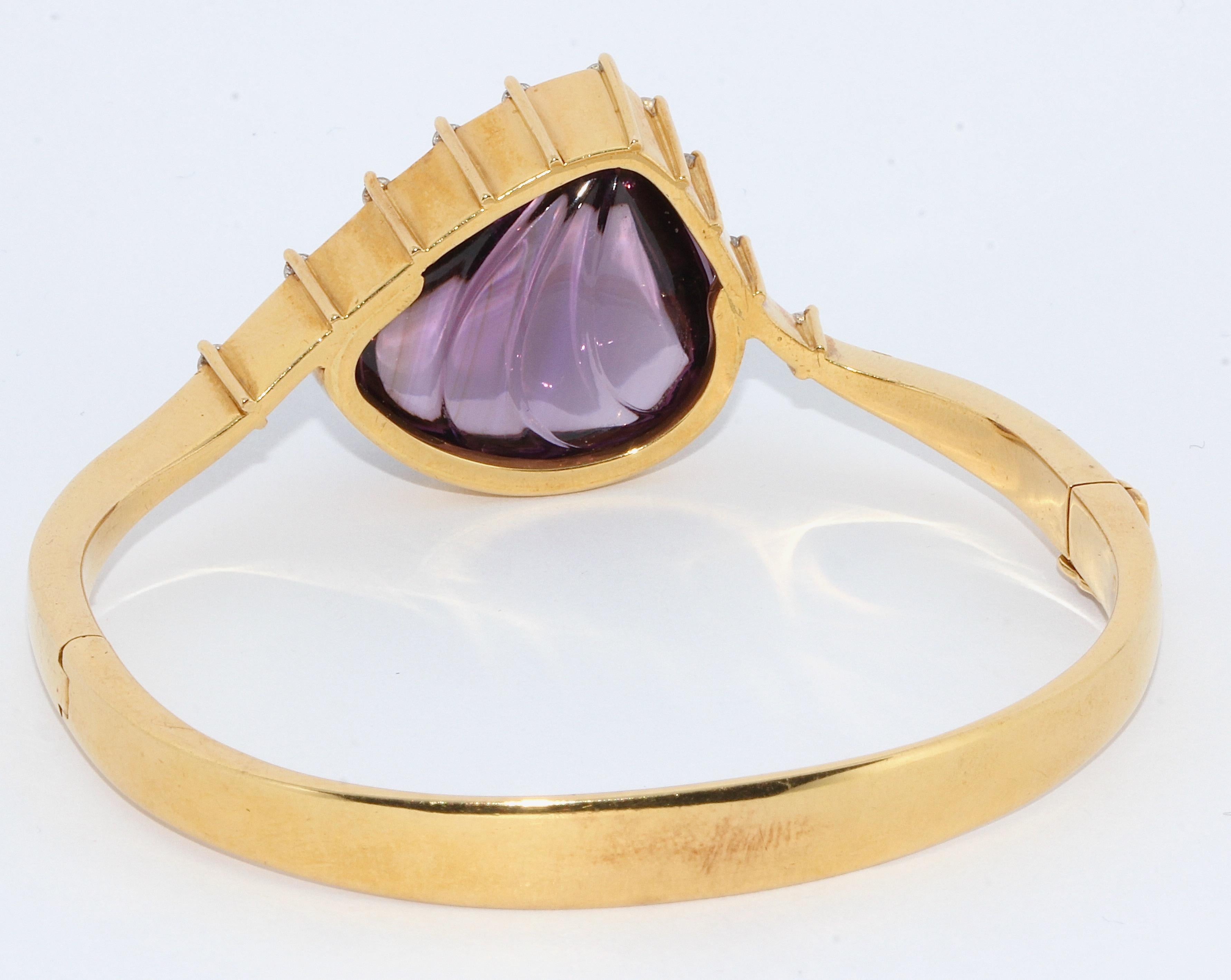 18 Karat Gold Bangle, Bracelet, Set with Large Amethyst and Diamonds. Cadeaux. For Sale 1