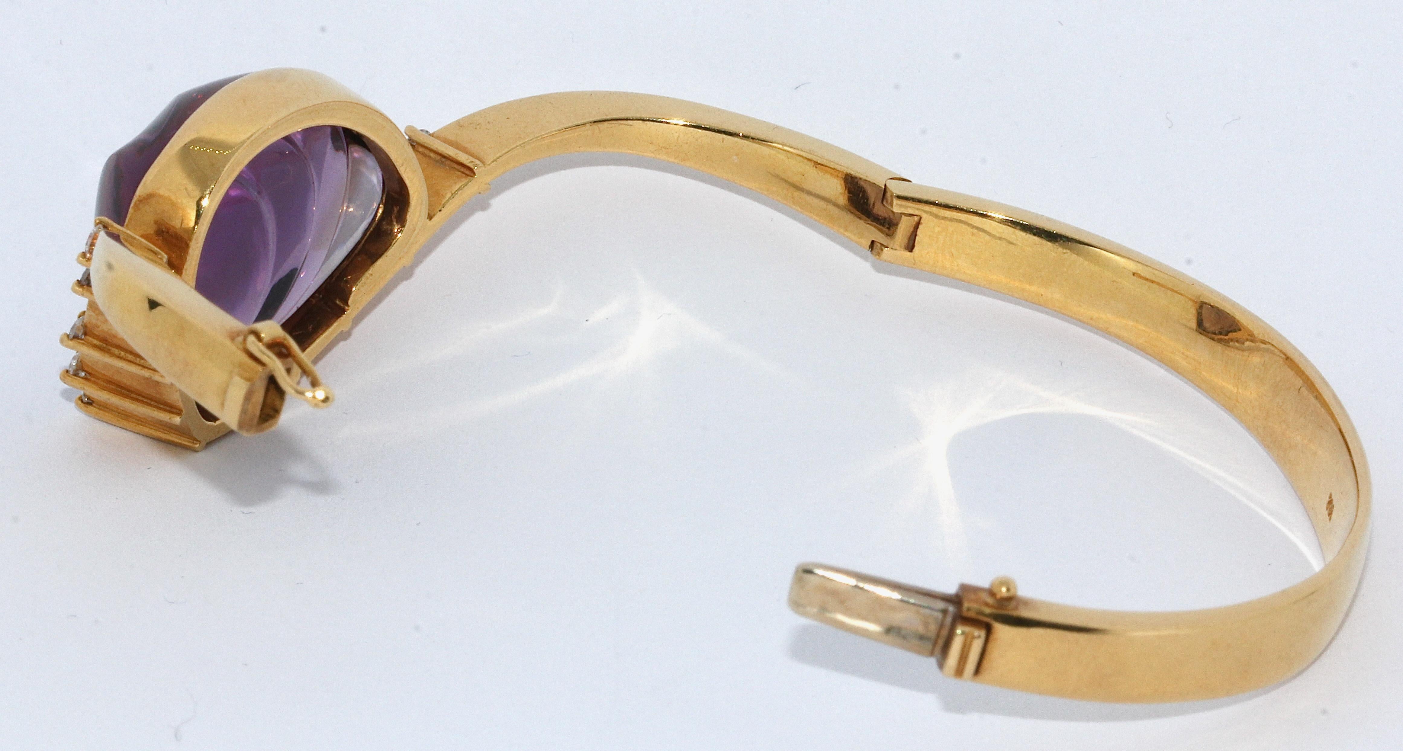 18 Karat Gold Bangle, Bracelet, Set with Large Amethyst and Diamonds. Cadeaux. For Sale 2