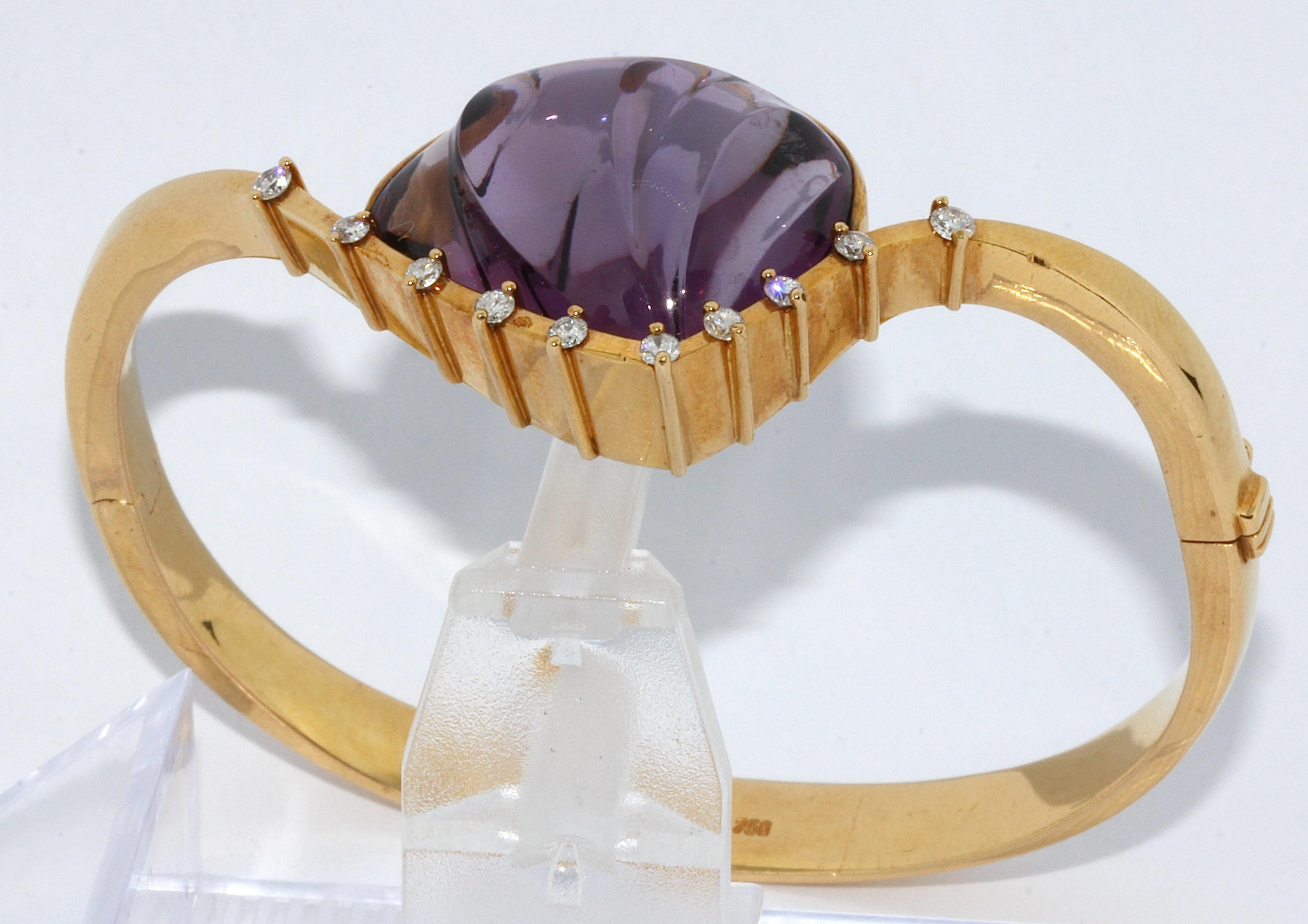 18 Karat Gold Bangle, Bracelet, Set with Large Amethyst and Diamonds. Cadeaux. For Sale 3