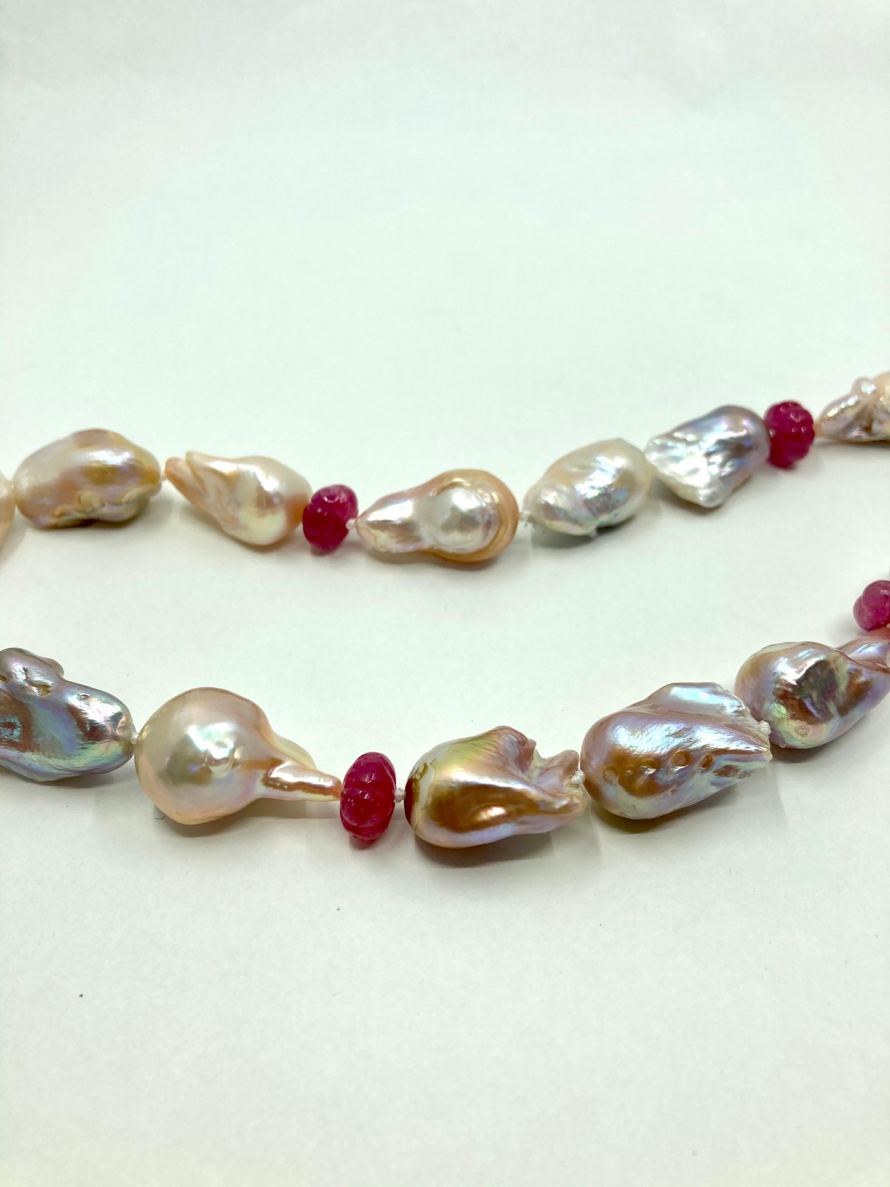 18 Karat Gold Baroque Pearls, Rubies and Brown Diamonds Necklace In New Condition For Sale In Valenza, IT