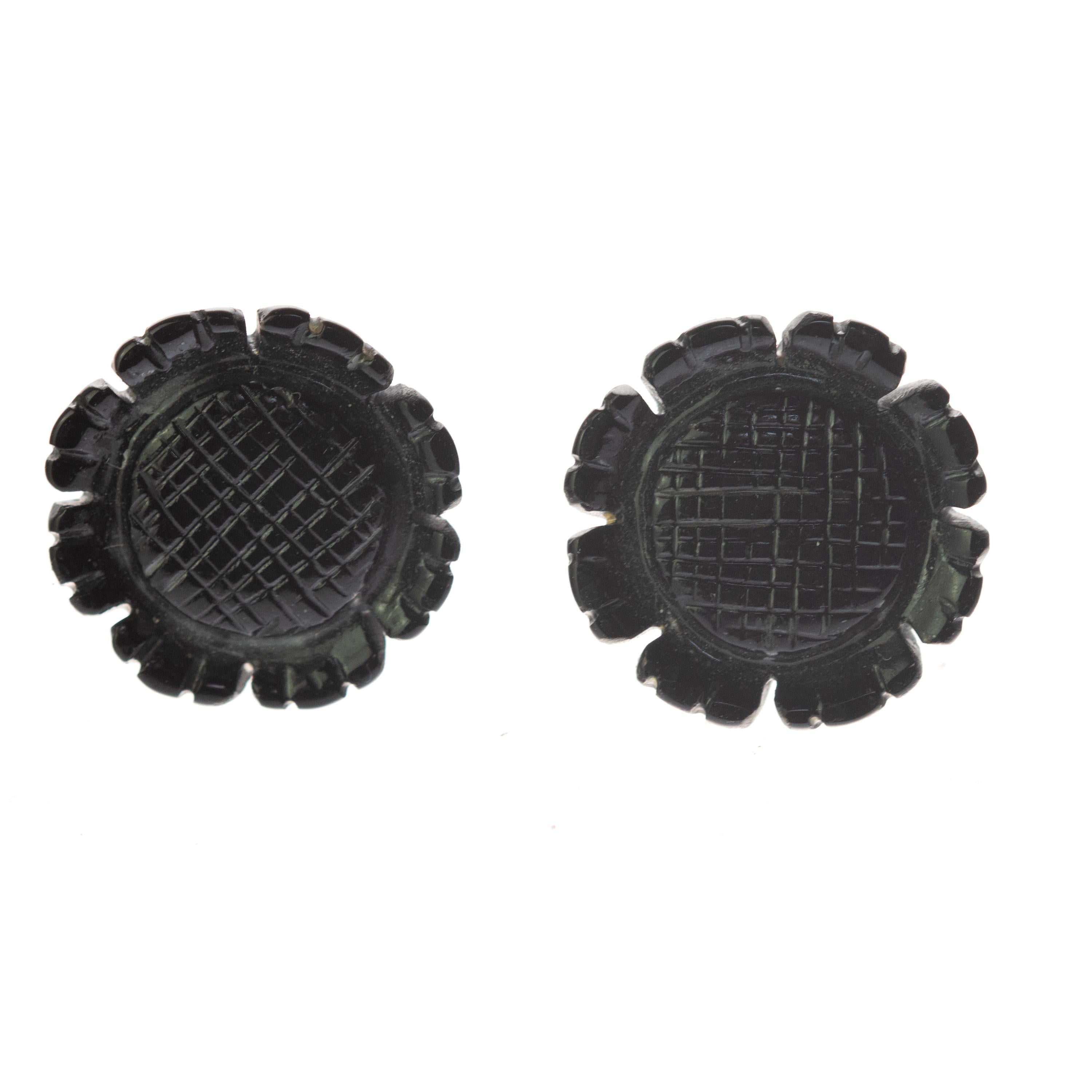 Clous d'oreilles italiens sculptés en or 18 carats avec fleur en agate noire, fabriquées à la main en Italie Unisexe en vente