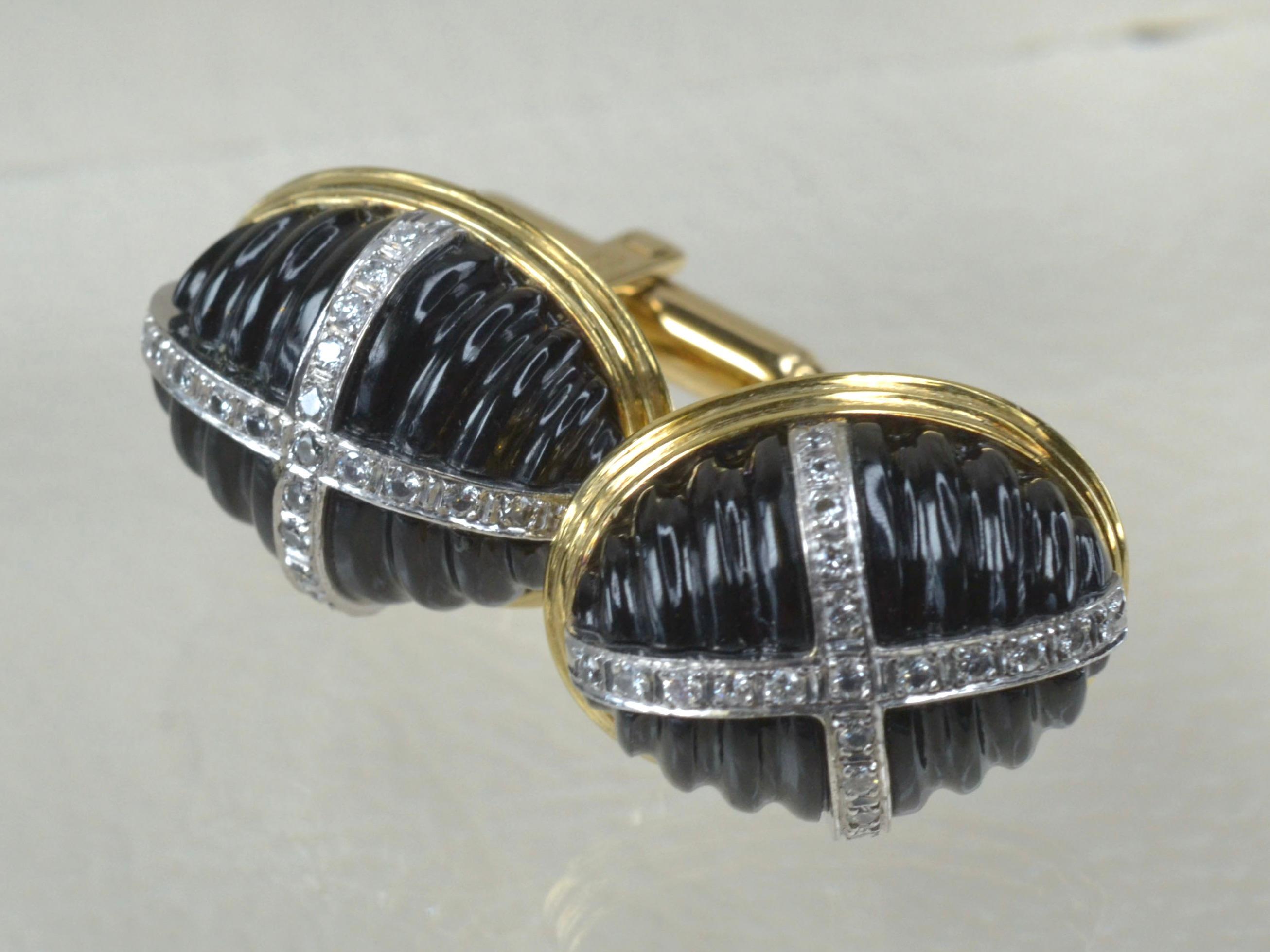 18 Karat Gold, schwarzer Onyx und Diamant Vintage Manschettenknöpfe (Retro) im Angebot