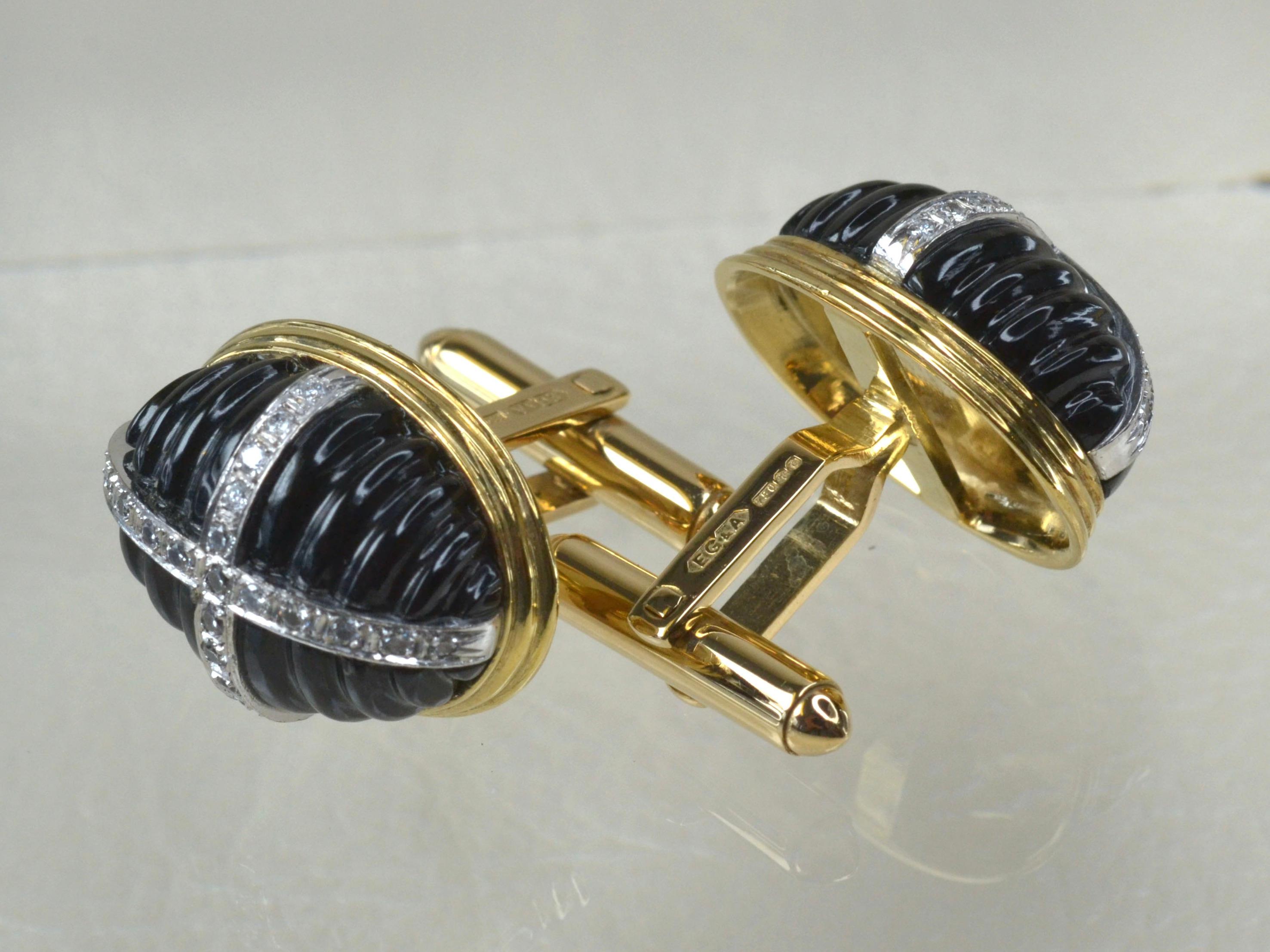 18 Karat Gold, schwarzer Onyx und Diamant Vintage Manschettenknöpfe (Rundschliff) im Angebot