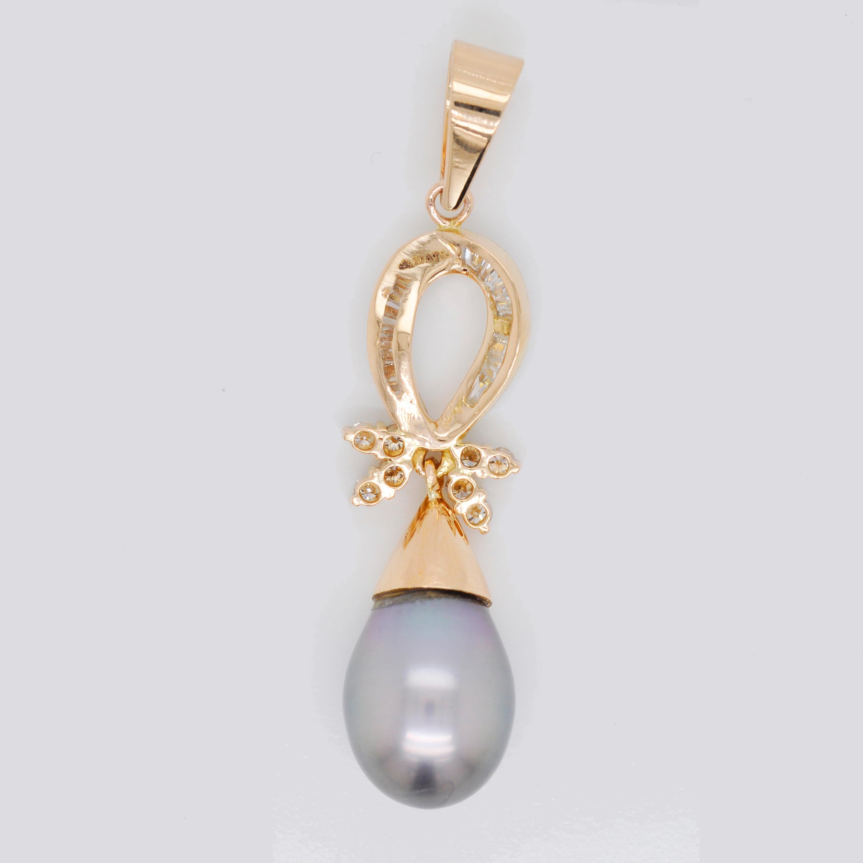Women's 18 Karat Gold Black Pearl Diamond Baguette Drop Pendant Necklace For Sale
