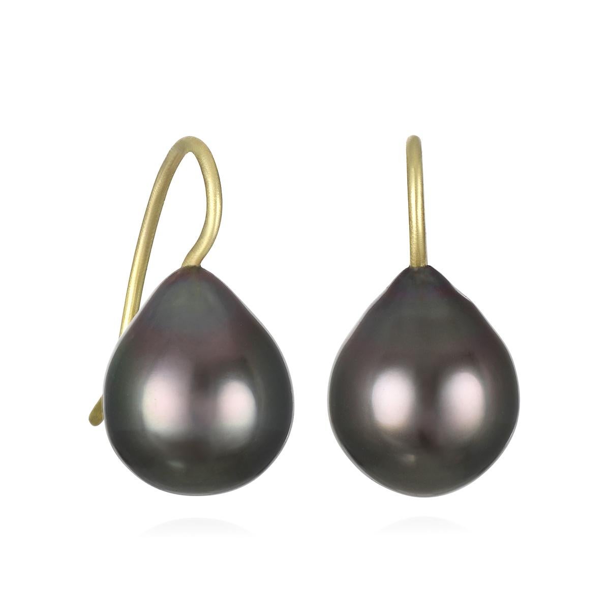 Orecchini a goccia con perla nera di Tahiti in oro 18 carati In condizioni Nuovo in vendita a Darien, CT