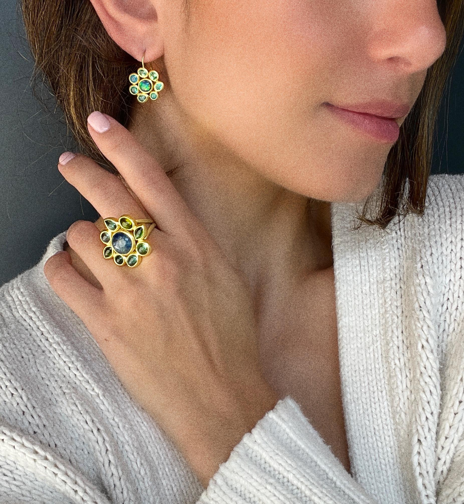 Contemporary 18 Karat Gold Blue-Green Tourmaline Cabochon Flower Ring For Sale