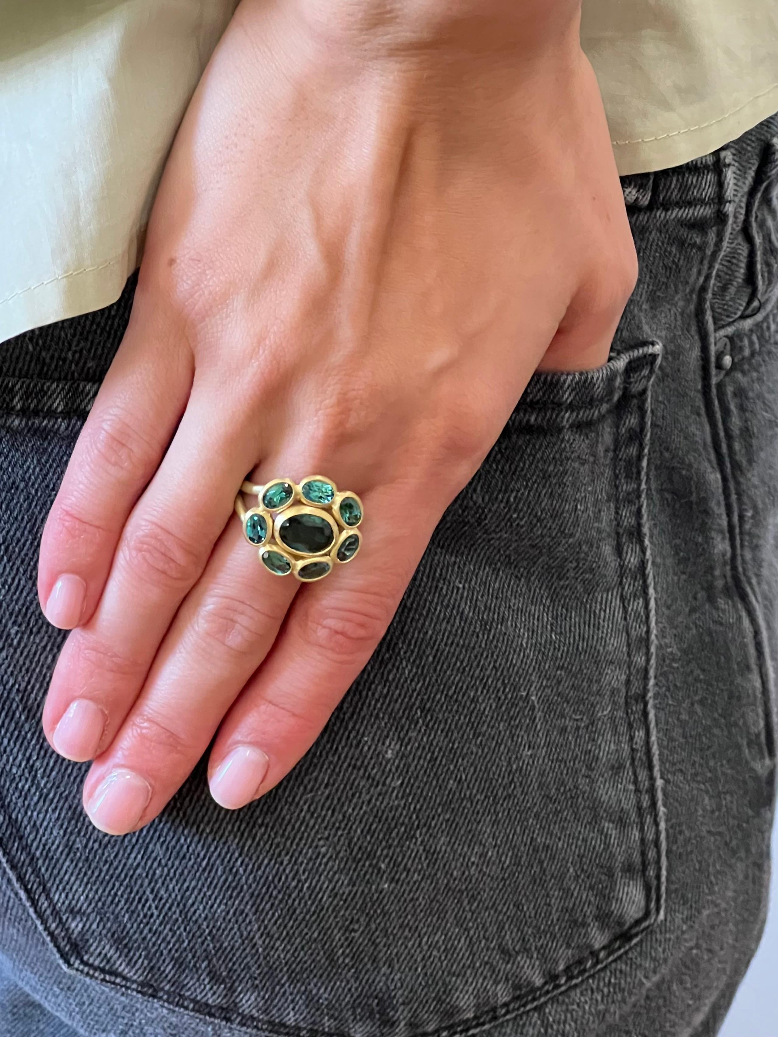 Contemporary 18 Karat Gold Blue-Green Tourmaline Daisy Ring For Sale