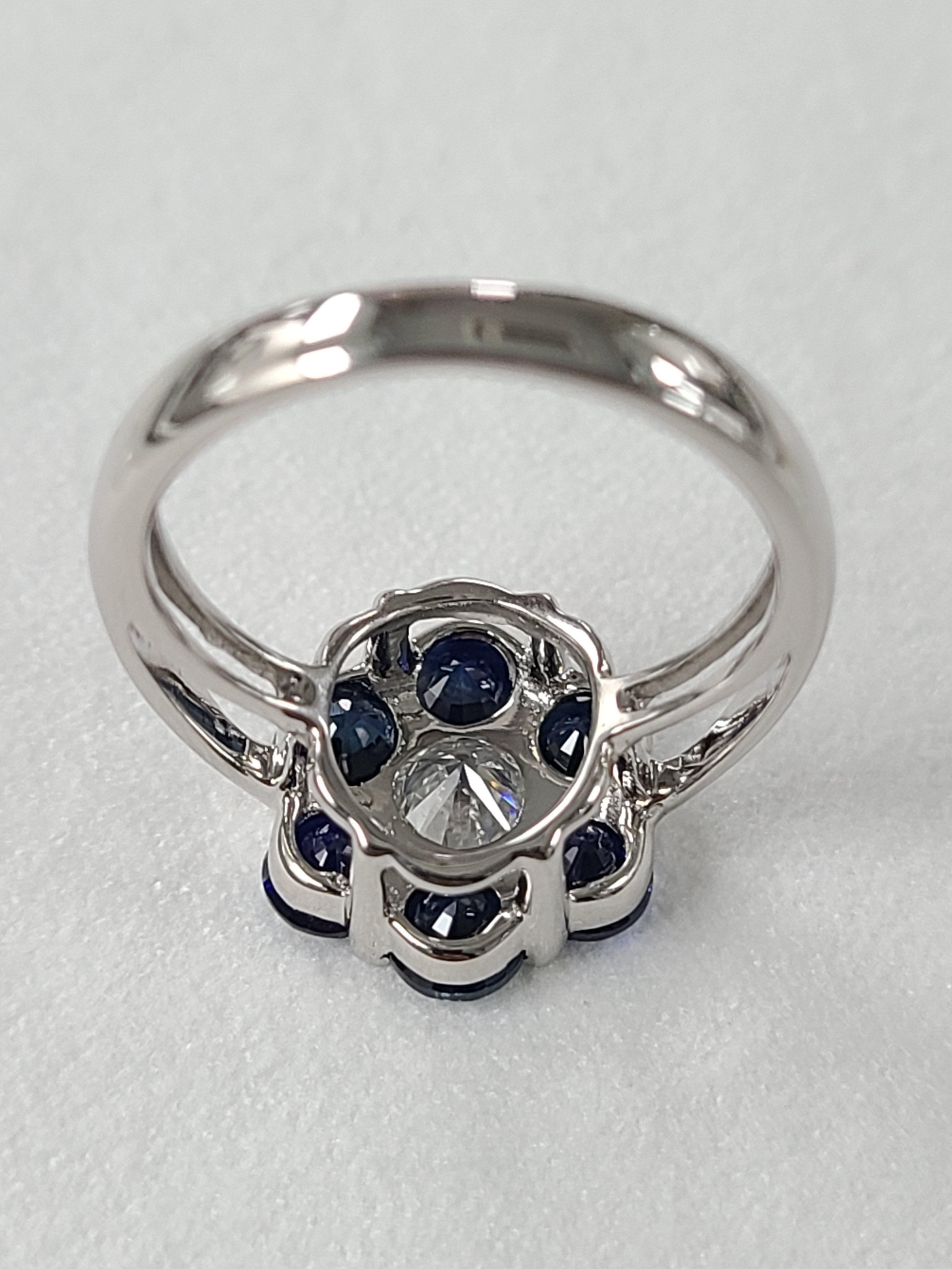 18 Karat Gold Blue Sapphire and Diamond Engagement or wedding Ring For Sale 2