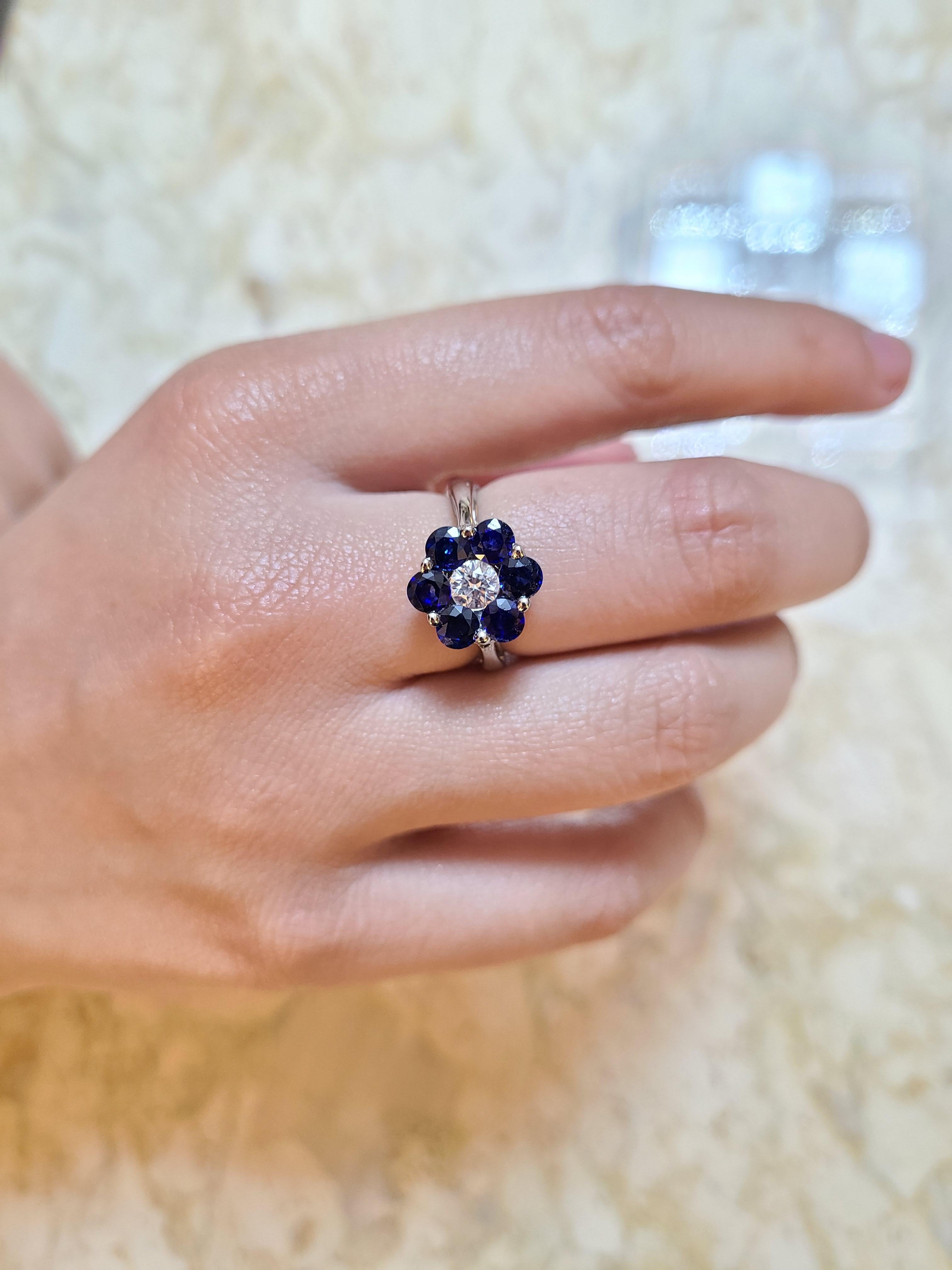 Verlobungs- oder Ehering aus 18 Karat Gold mit blauem Saphir und Diamant (Rundschliff) im Angebot