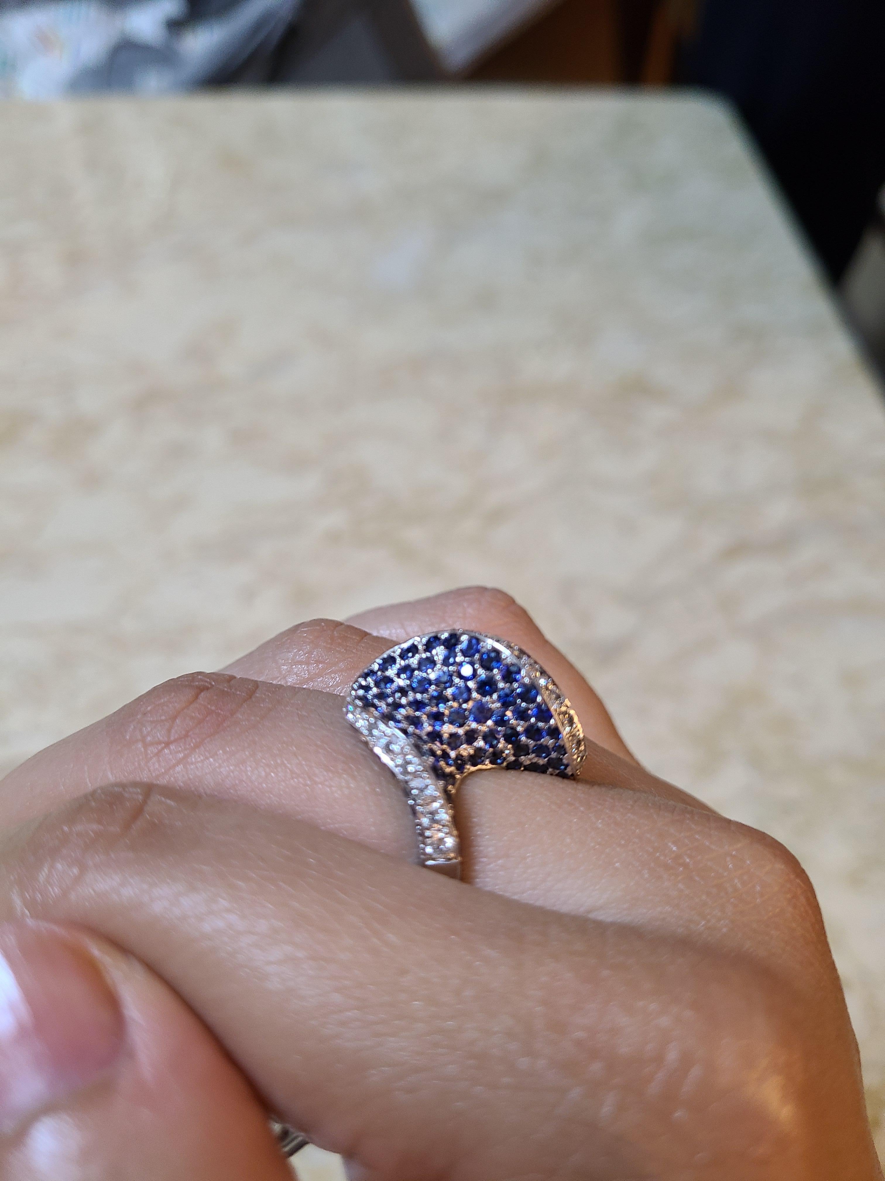 18 Karat Gold Blue Sapphire and Diamond Ring In New Condition For Sale In Hong Kong, HK