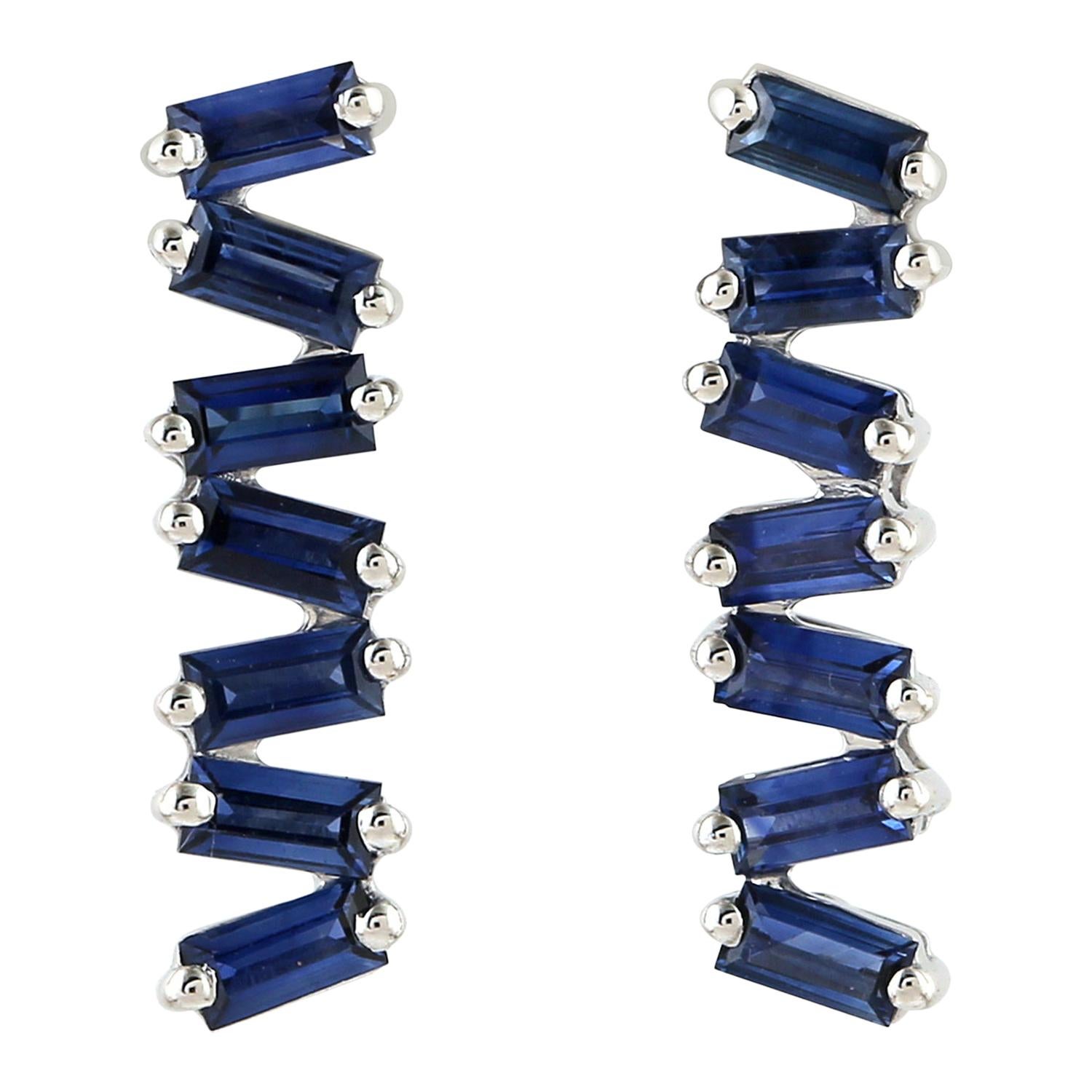 18 Karat Gold Blue Sapphire Baguette Stud Earrings For Sale