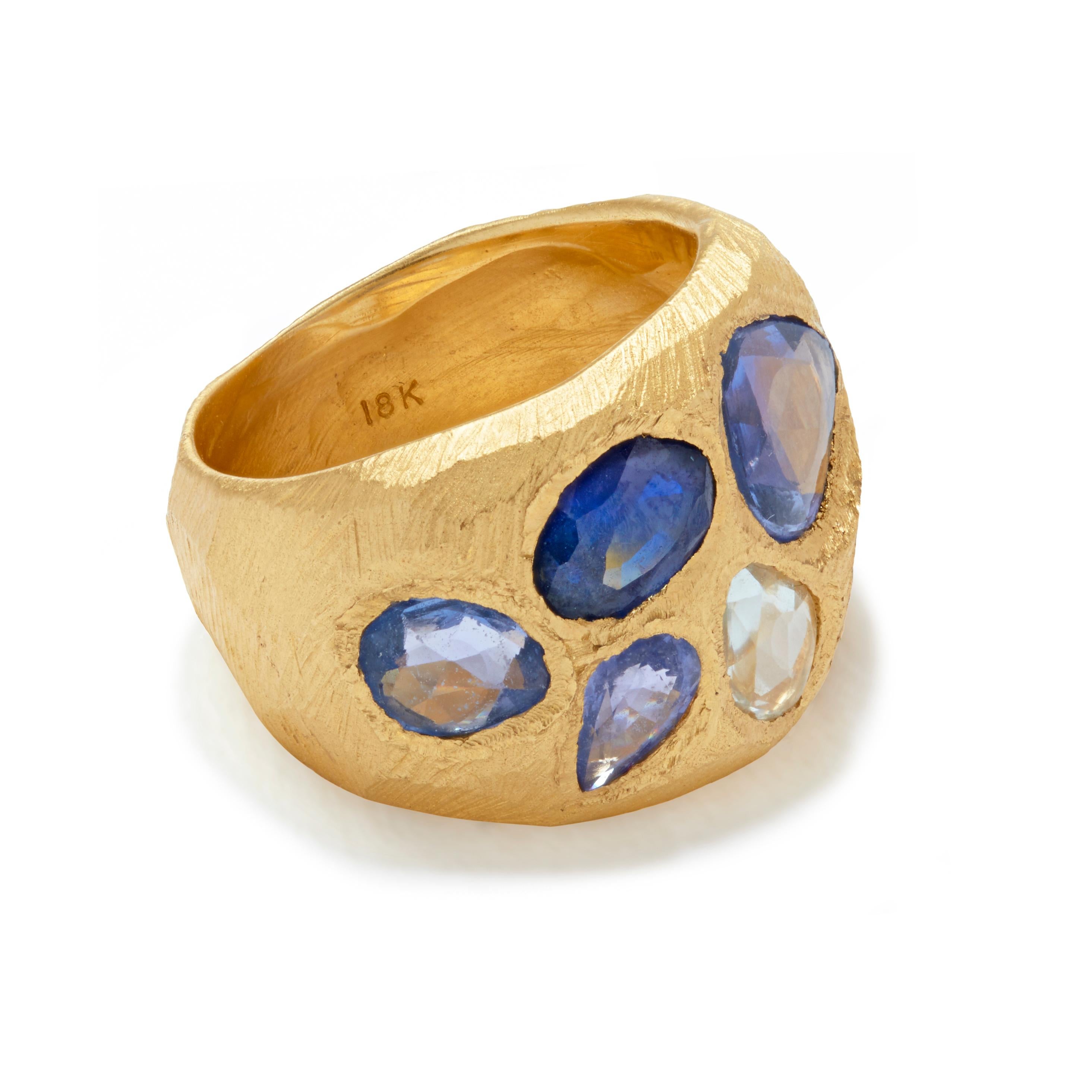 Artisan 18 Karat Gold Blue Sapphire Cocktail Ring with 5.88 Carats For Sale