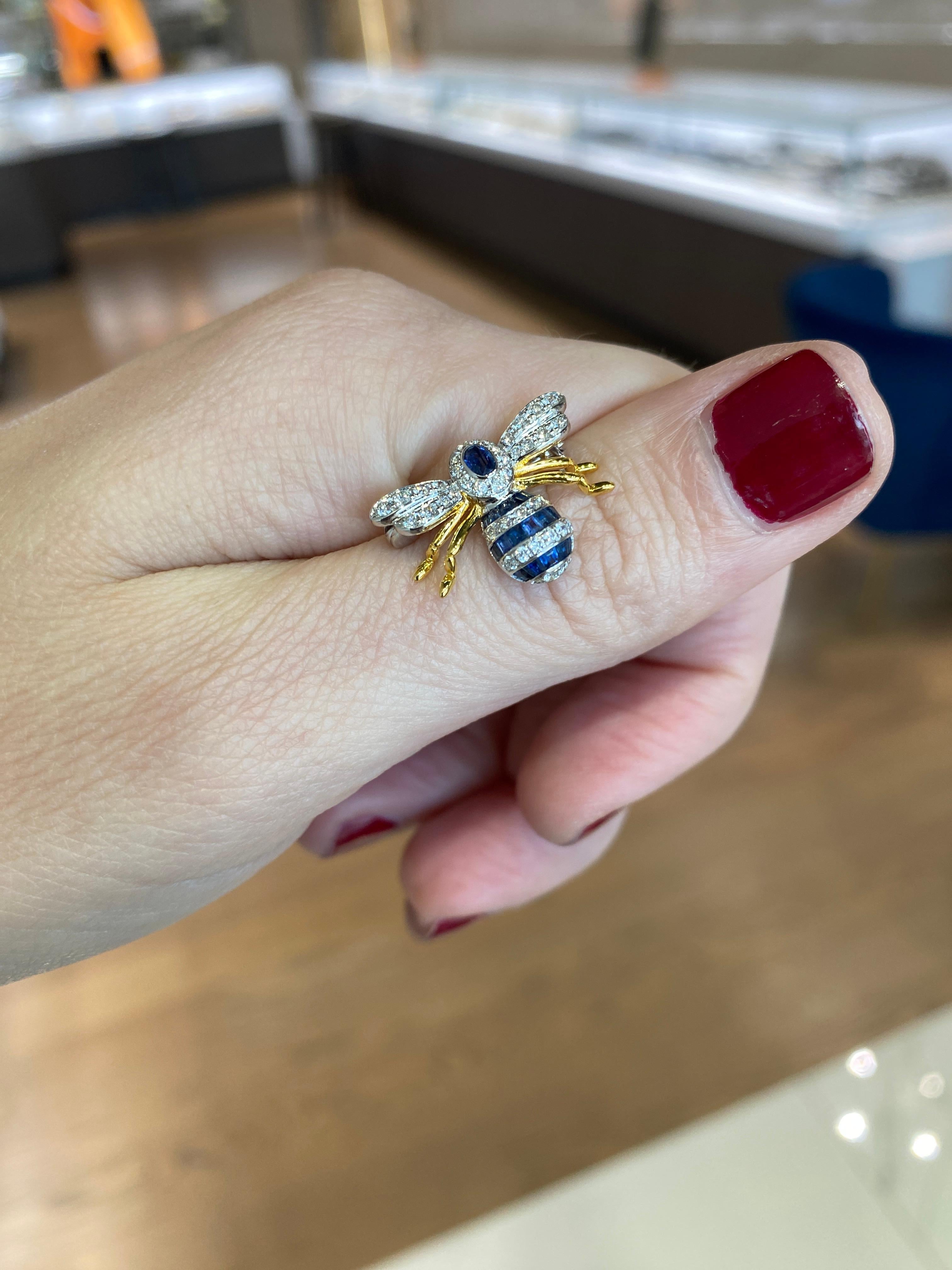 18 Karat Gold Blue Sapphire and Diamond Bee Brooch Pin For Sale 8