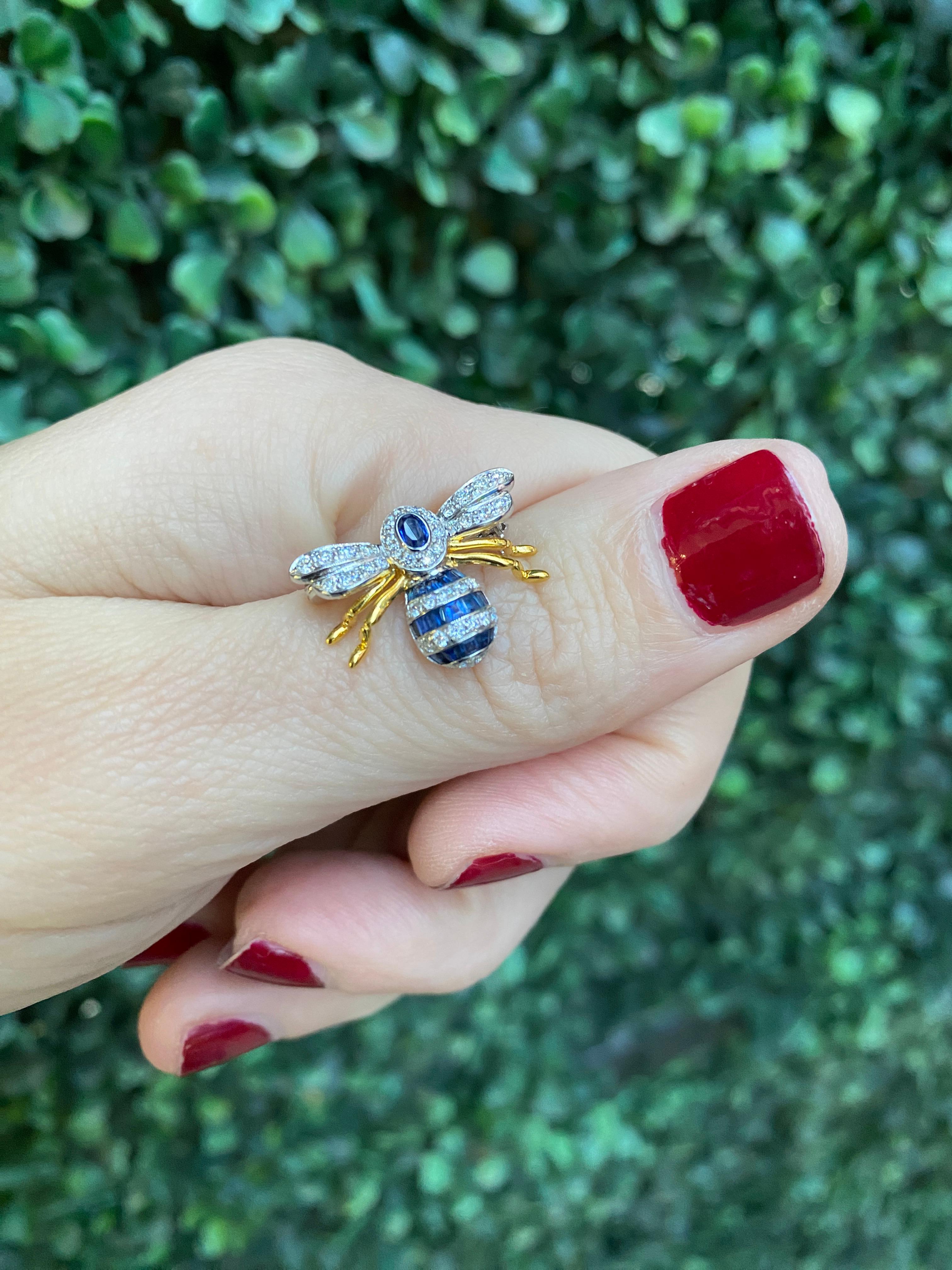 18 Karat Gold Blue Sapphire and Diamond Bee Brooch Pin For Sale 10