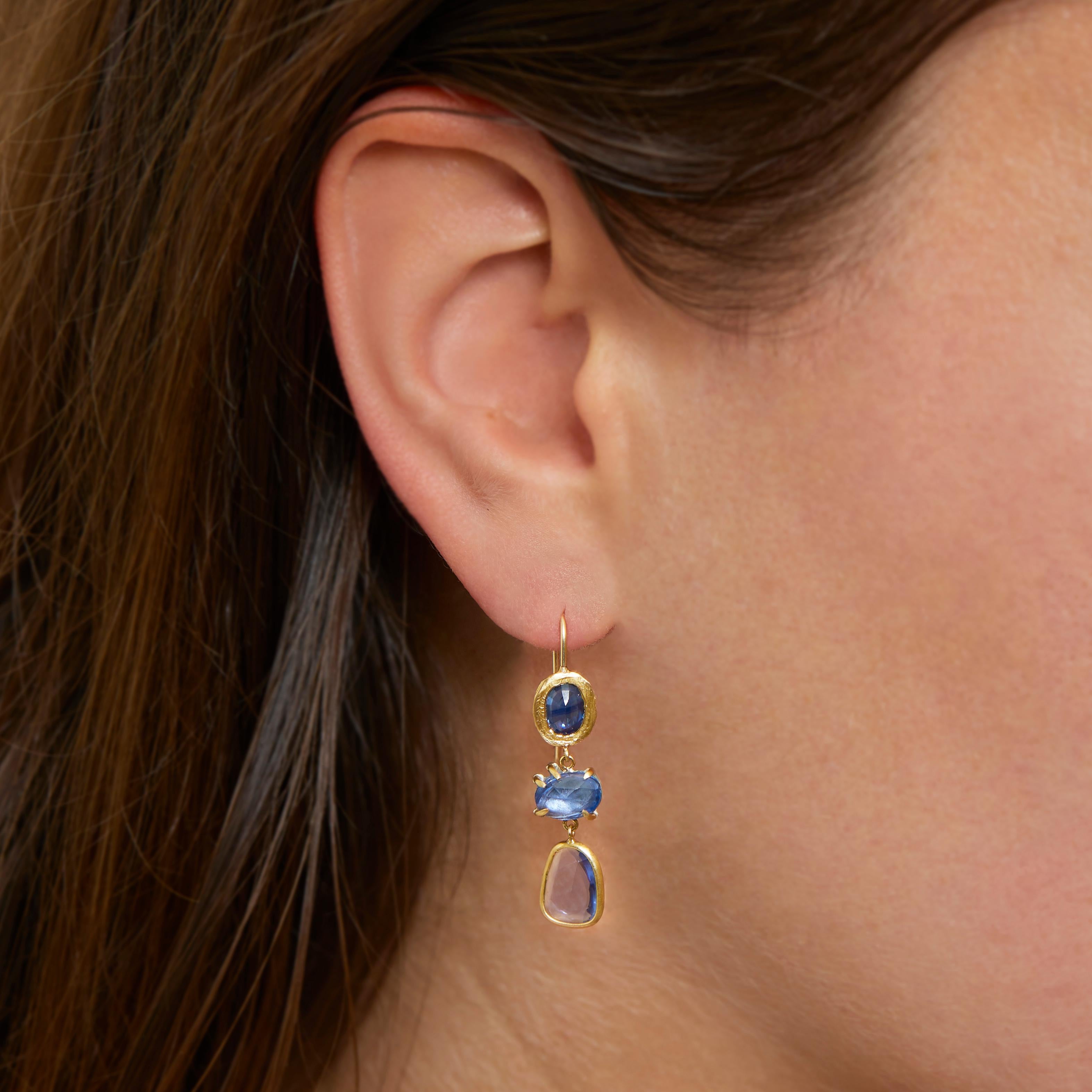 Women's 18 Karat Gold Blue Sapphire Drop Earrings For Sale