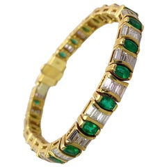 Vintage 18 Karat Gold Bracelet 5.78 Carat Oval Emeralds and 7.38 Carat Baguette Diamonds