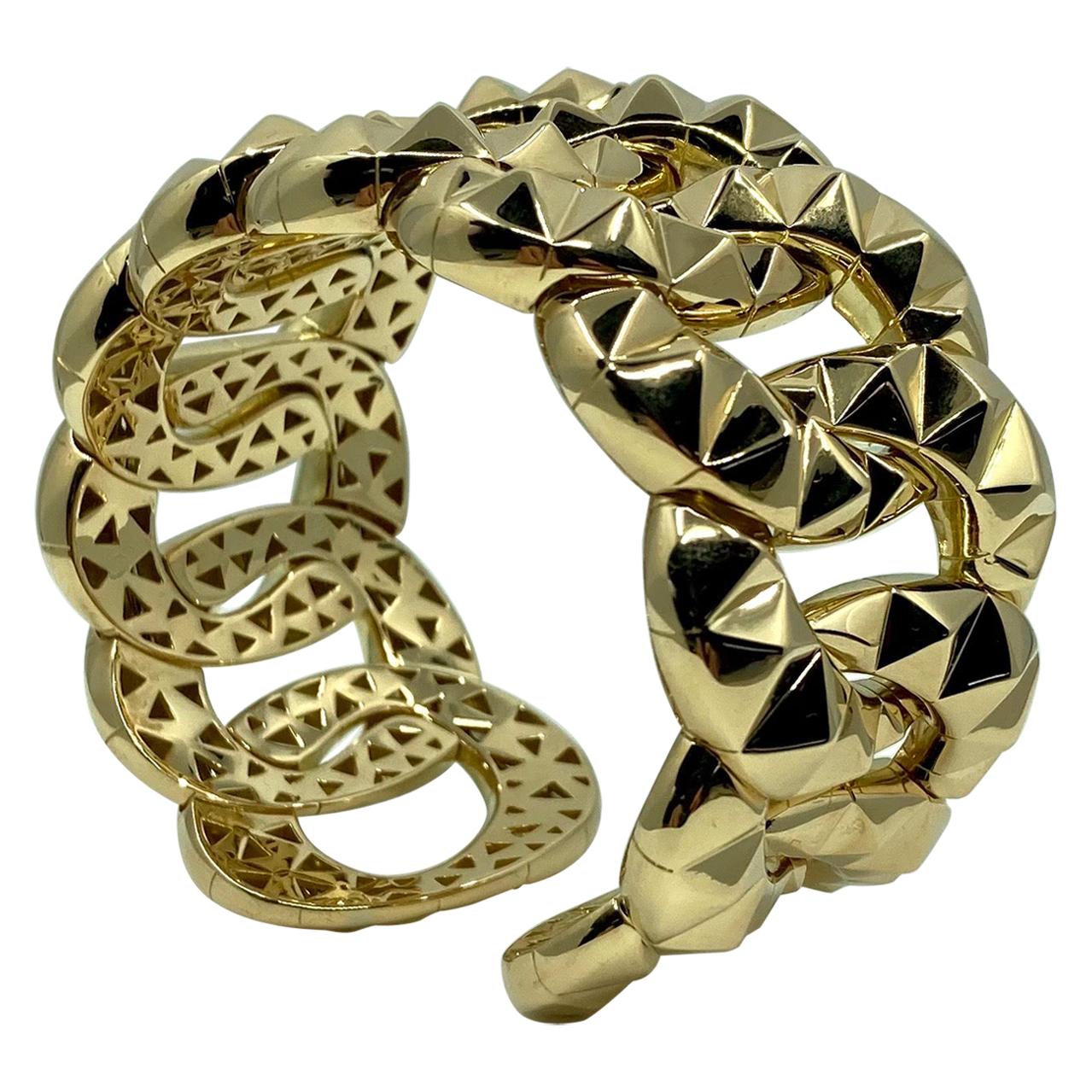 18 Karat Yellow Gold Italian Bangle Bracelet For Sale