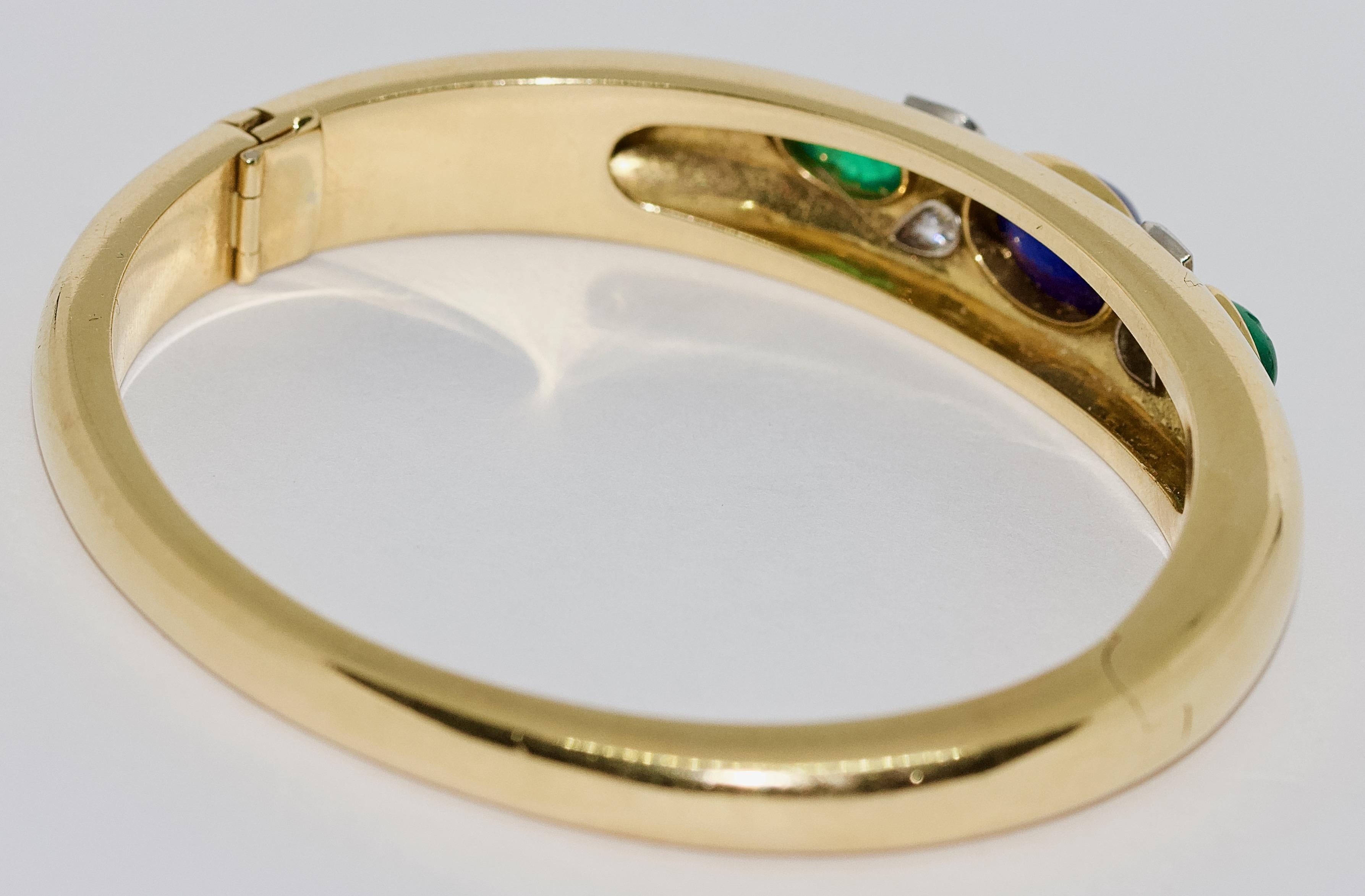 Armreif aus 18 Karat Gold, Armband mit Diamanten im Birnenschliff, Saphiren und Smaragden Damen im Angebot