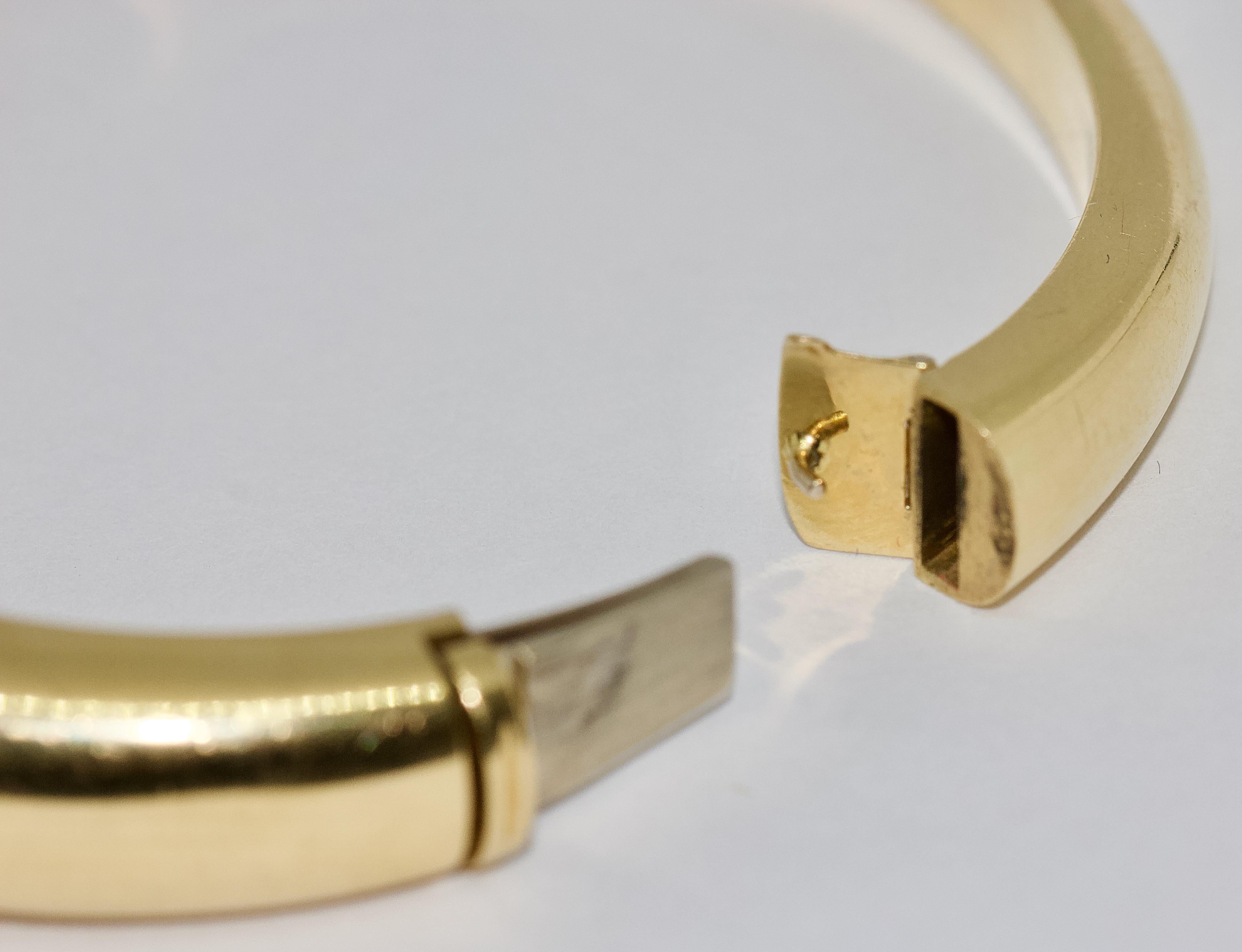 Armreif aus 18 Karat Gold, Armband mit Diamanten im Birnenschliff, Saphiren und Smaragden im Angebot 1