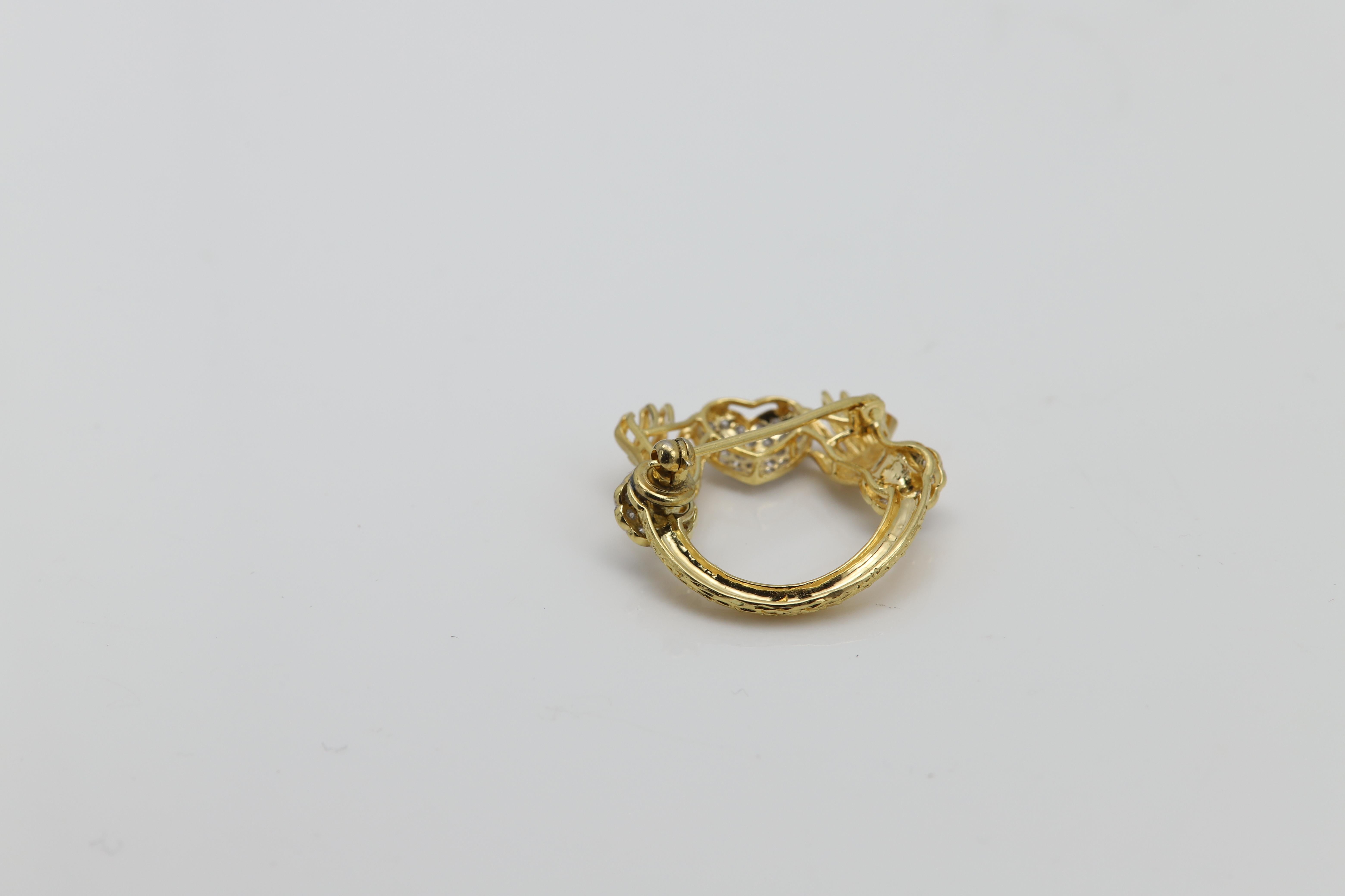 18 Karat Gold Brooch Pin Circa 1960 Love Heart Hands Brooch Pin Love Heart Pin For Sale 5