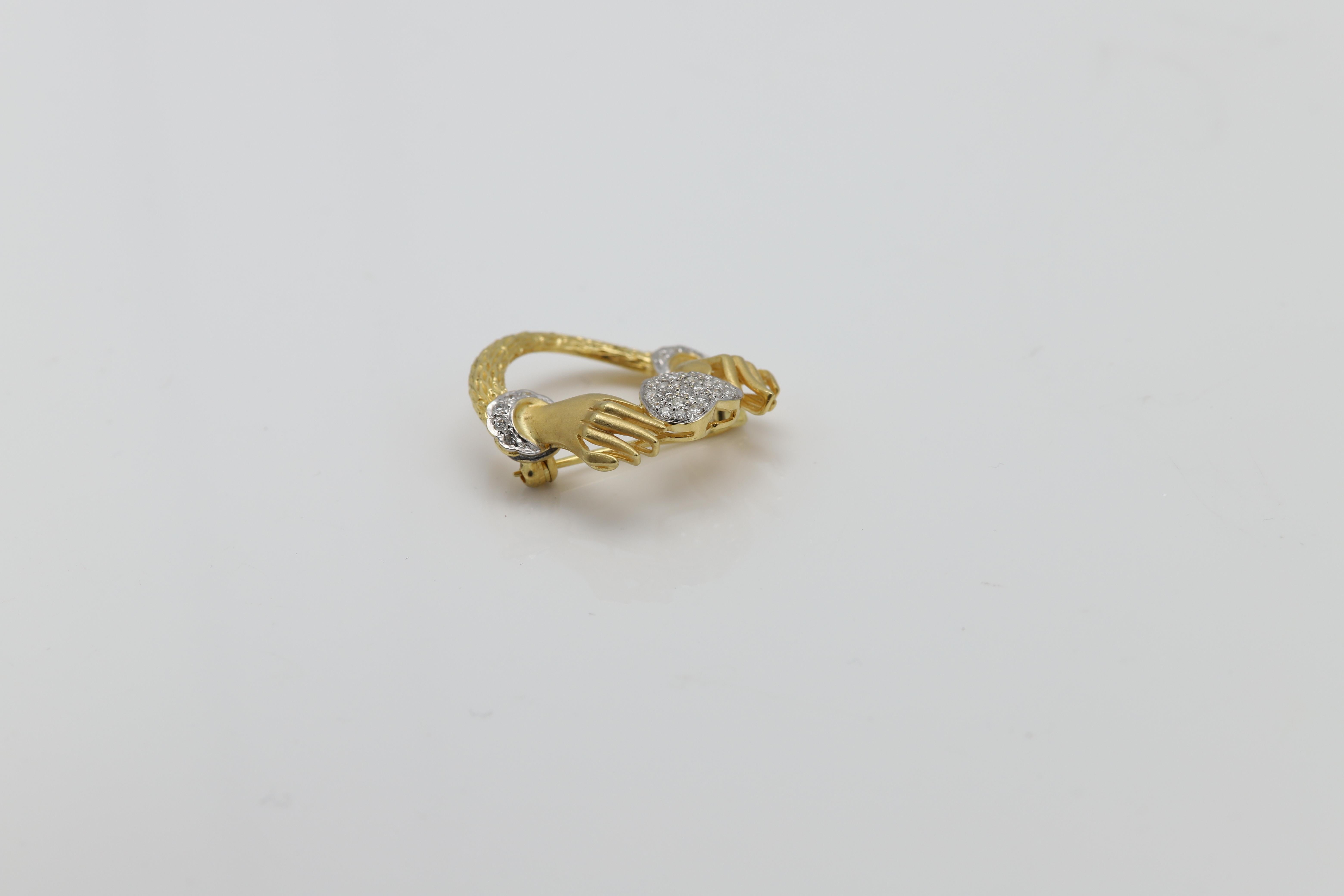 18 Karat Gold Brooch Pin Circa 1960 Love Heart Hands Brooch Pin Love Heart Pin For Sale 4
