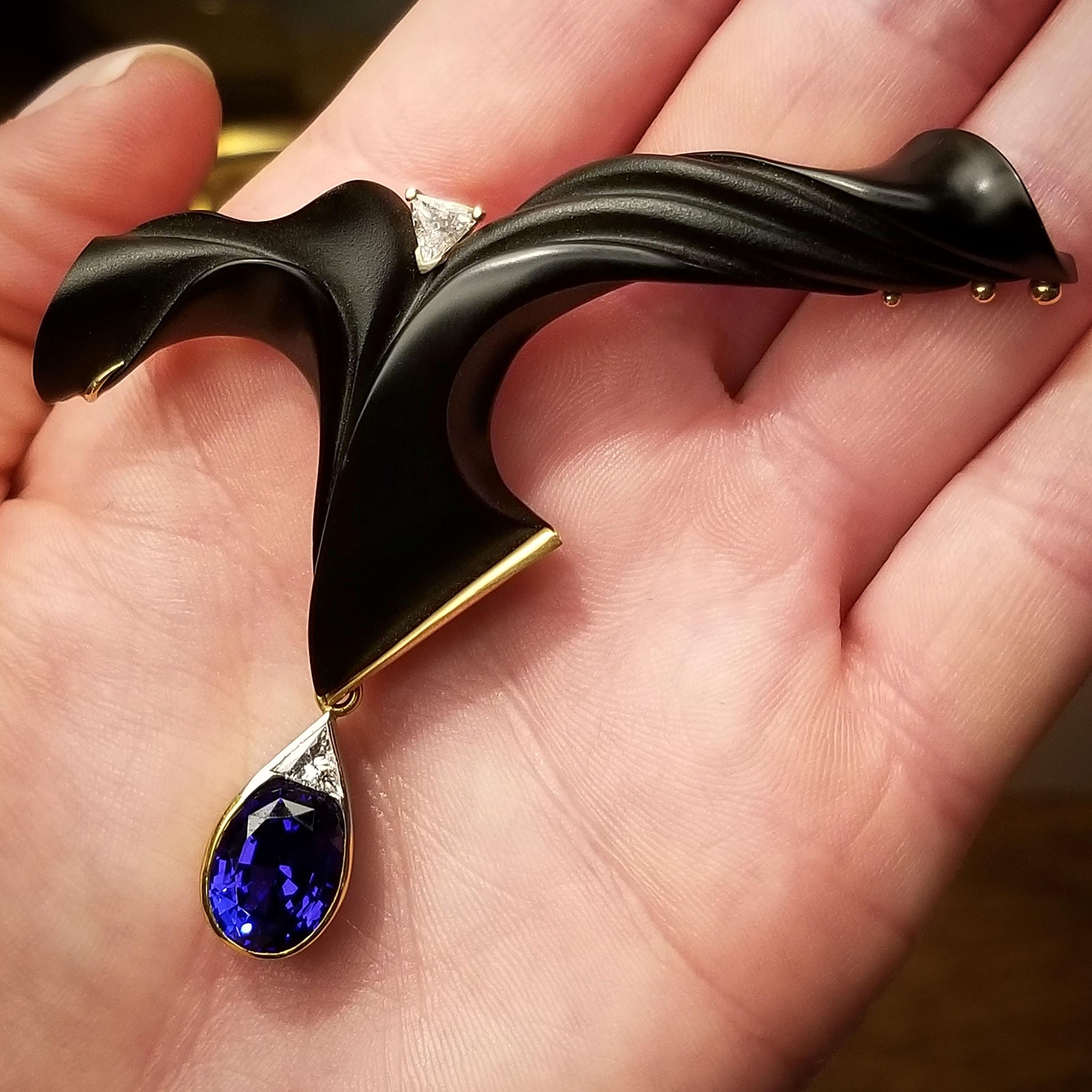 The boldly outstretched wings of this luxuriously carved black chalcedony sculpture by renowned American lapidary artist Steve Walters will be a graceful addition to any shoulder or label.

A single exquisite diamond accents the carving perfectly.