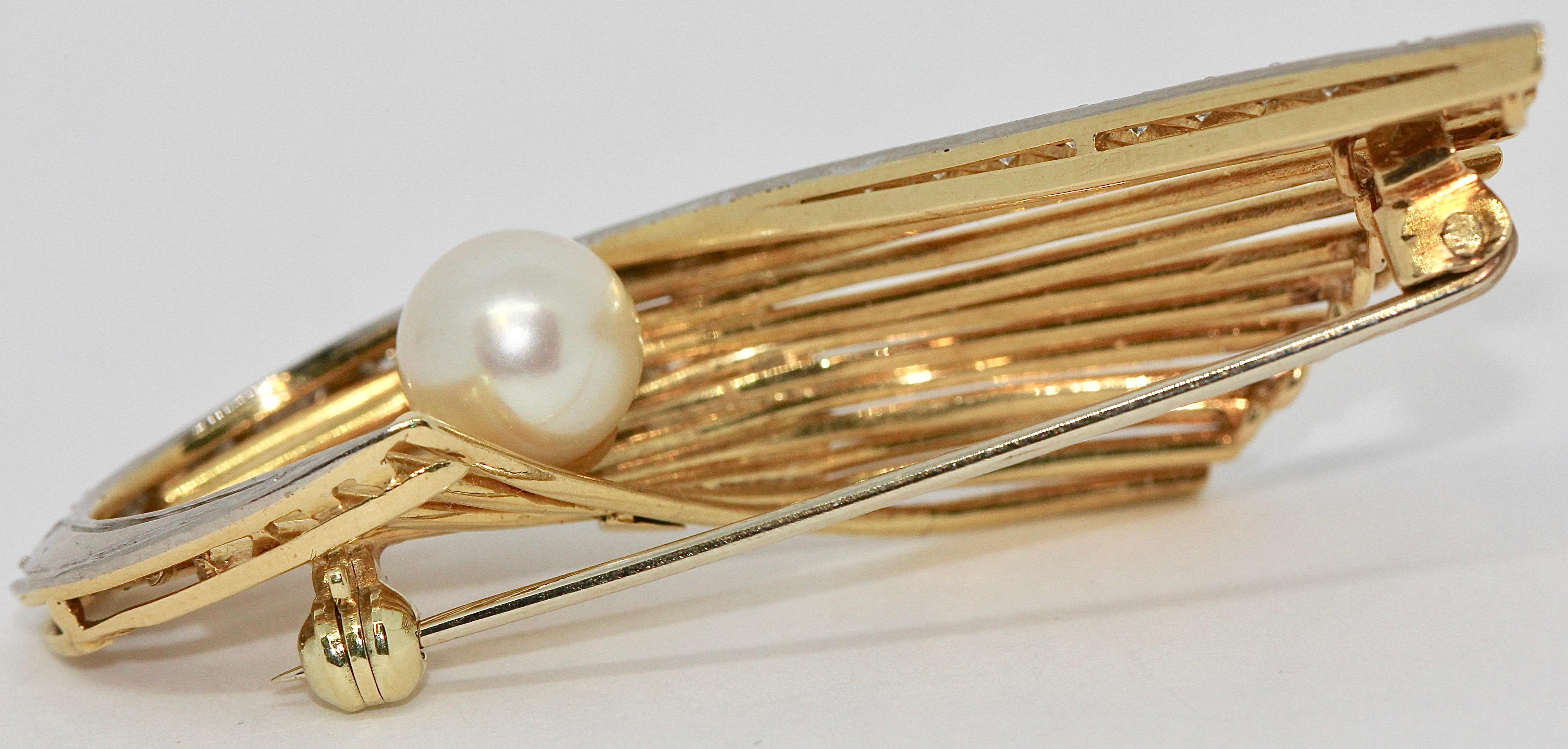 18 Karat Gold Brooch with 21 Diamonds and Cultured Pearl For Sale 1
