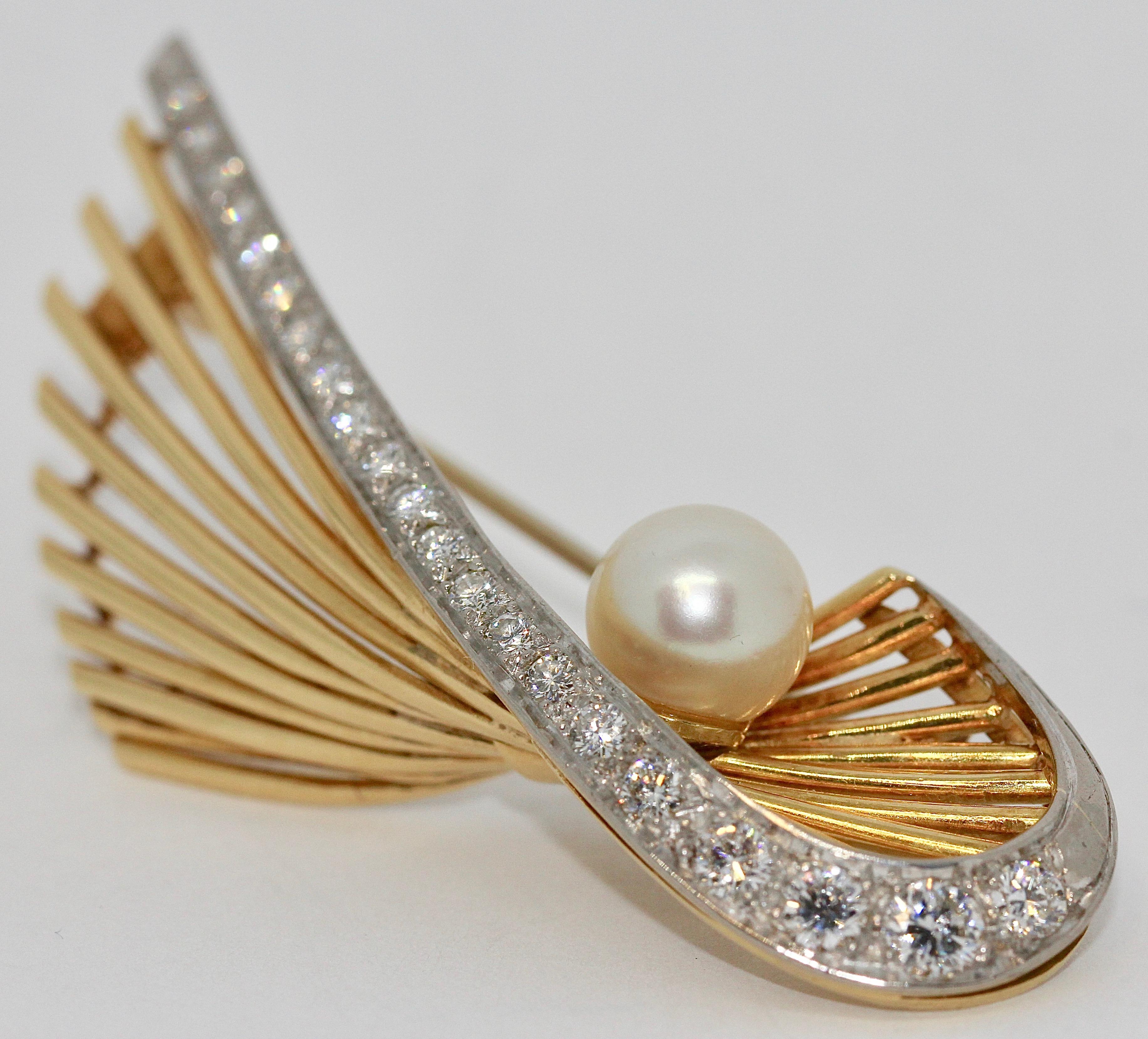 18 Karat Gold Brooch with 21 Diamonds and Cultured Pearl For Sale 2