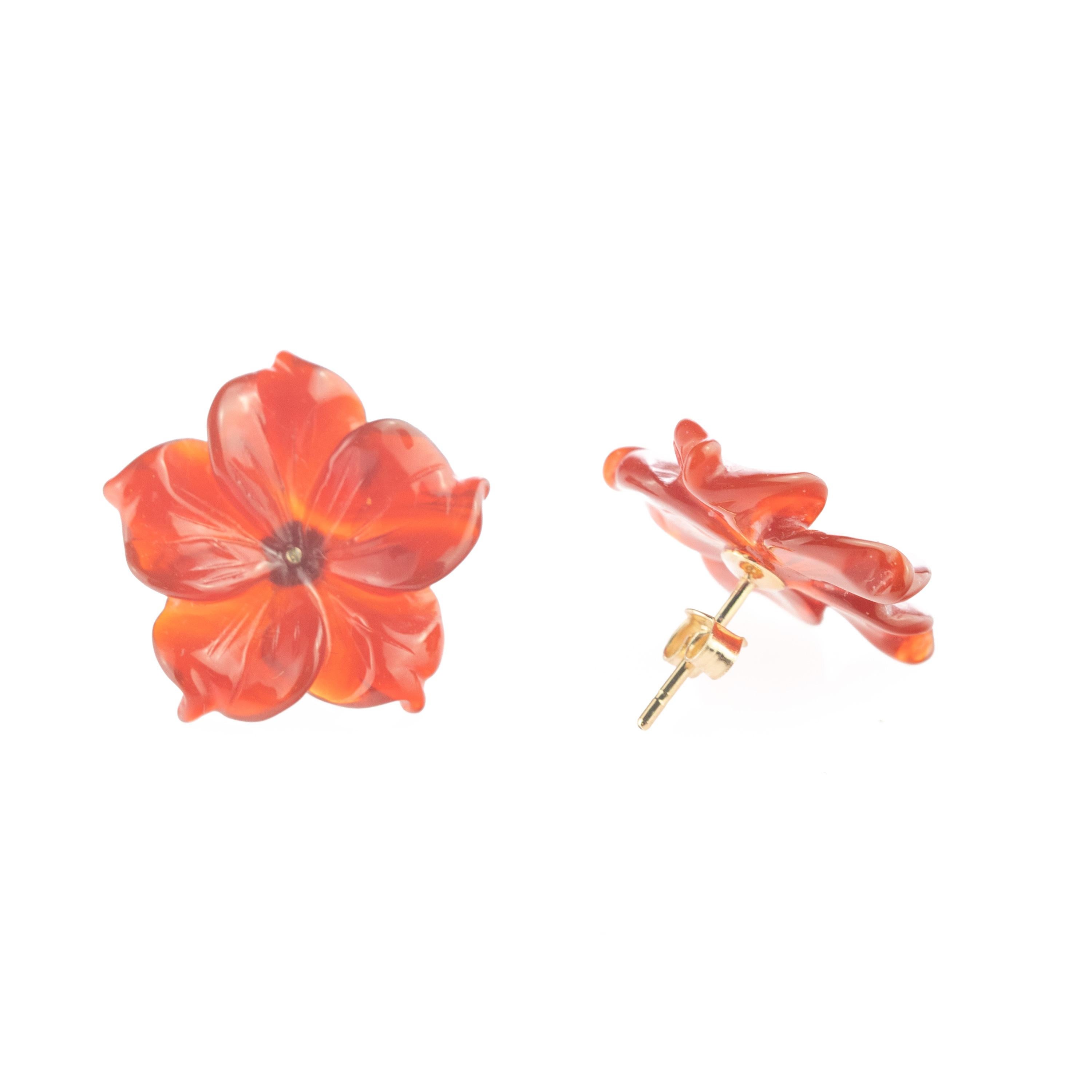 Artisan Clous d'oreilles chics en or 18 carats avec fleur en agate marron et clous d'oreilles italiennes sculptées à la main, fabrication artisanale en vente