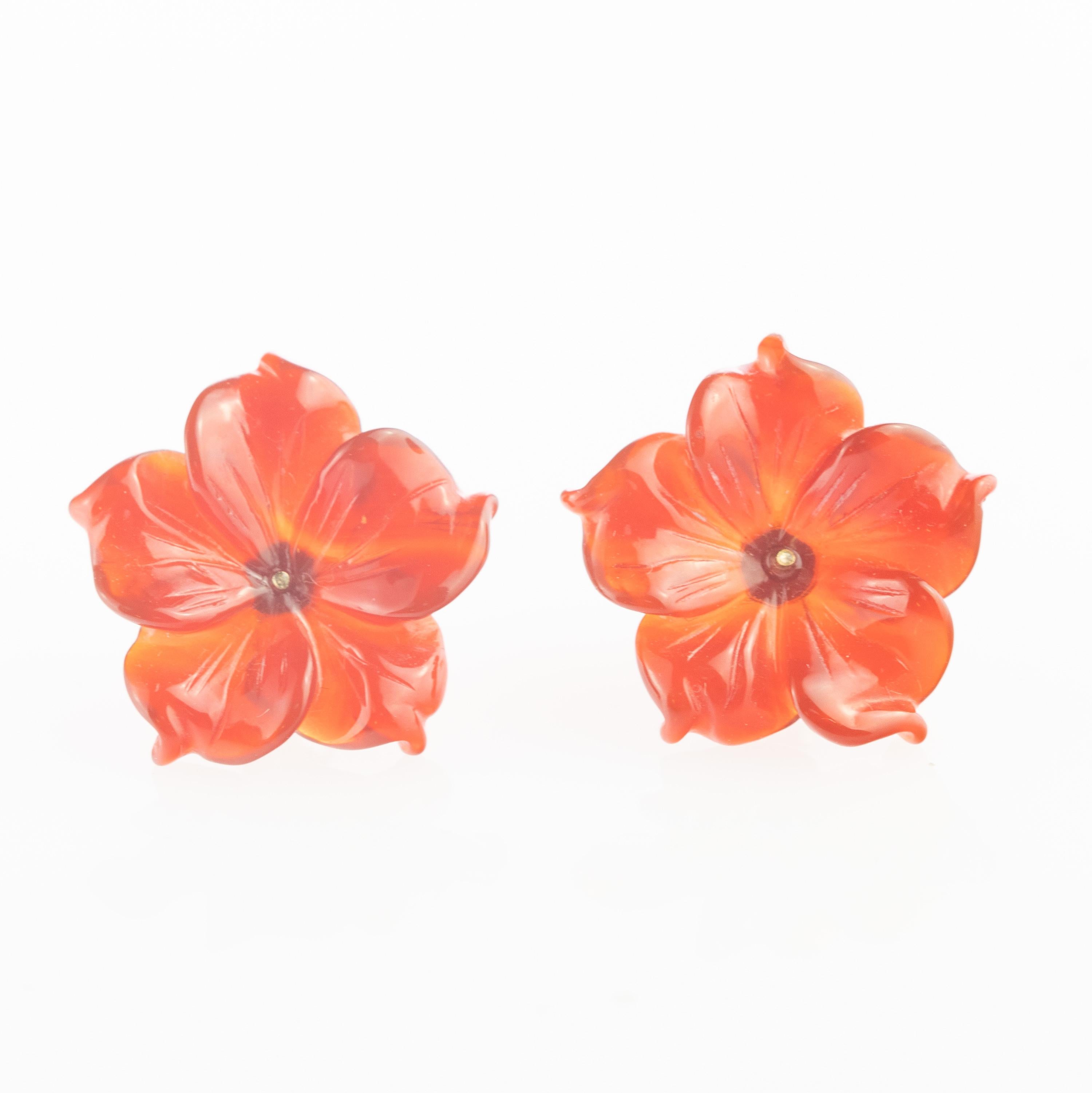 18 Karat Gold Brown Agate Flower Handmade Italian Girl Carved Stud Chic Earrings In New Condition For Sale In Milano, IT