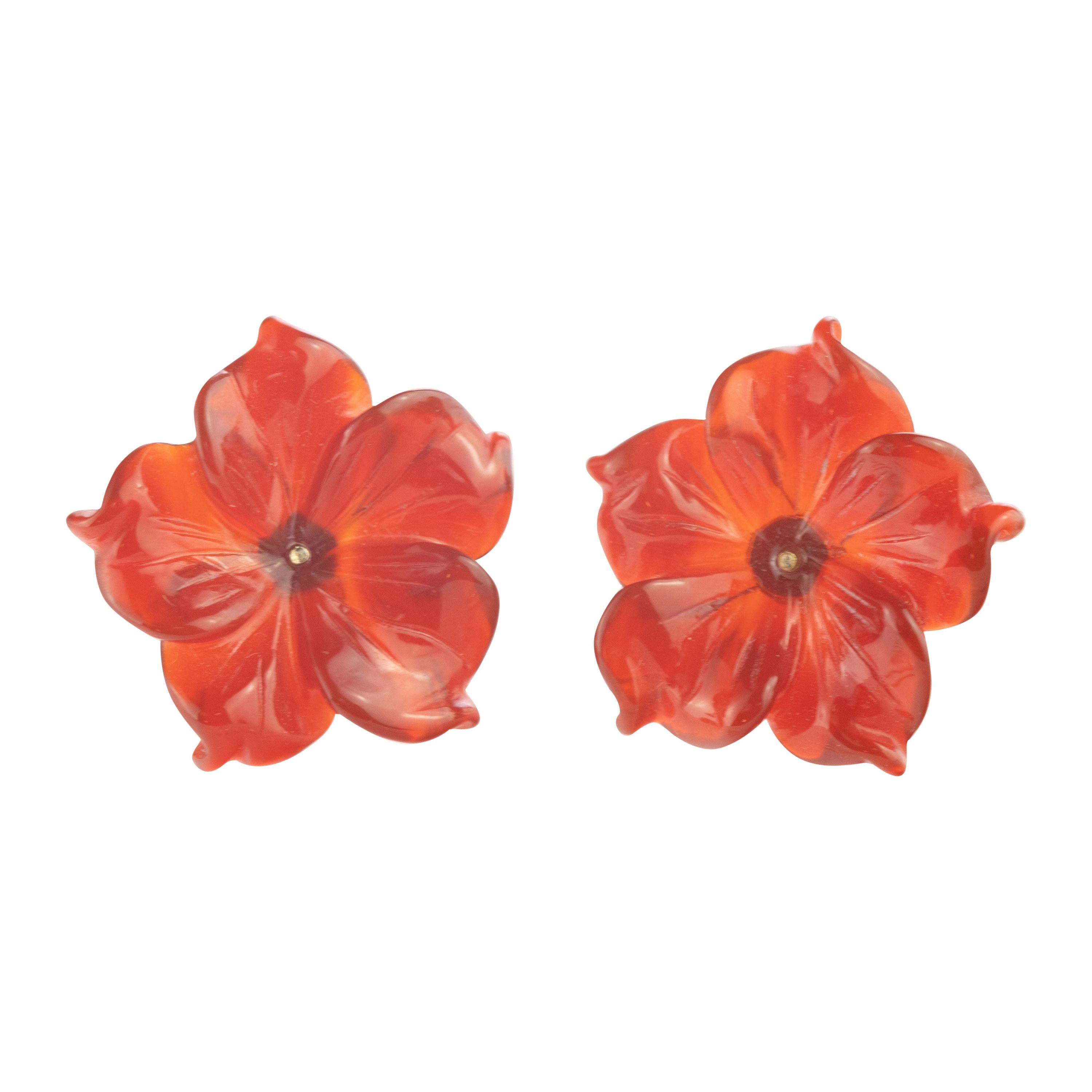 Clous d
oreilles chics en or 18 carats avec fleur en agate marron et clous d
oreilles italiennes sculptées à la main, fabrication artisanale